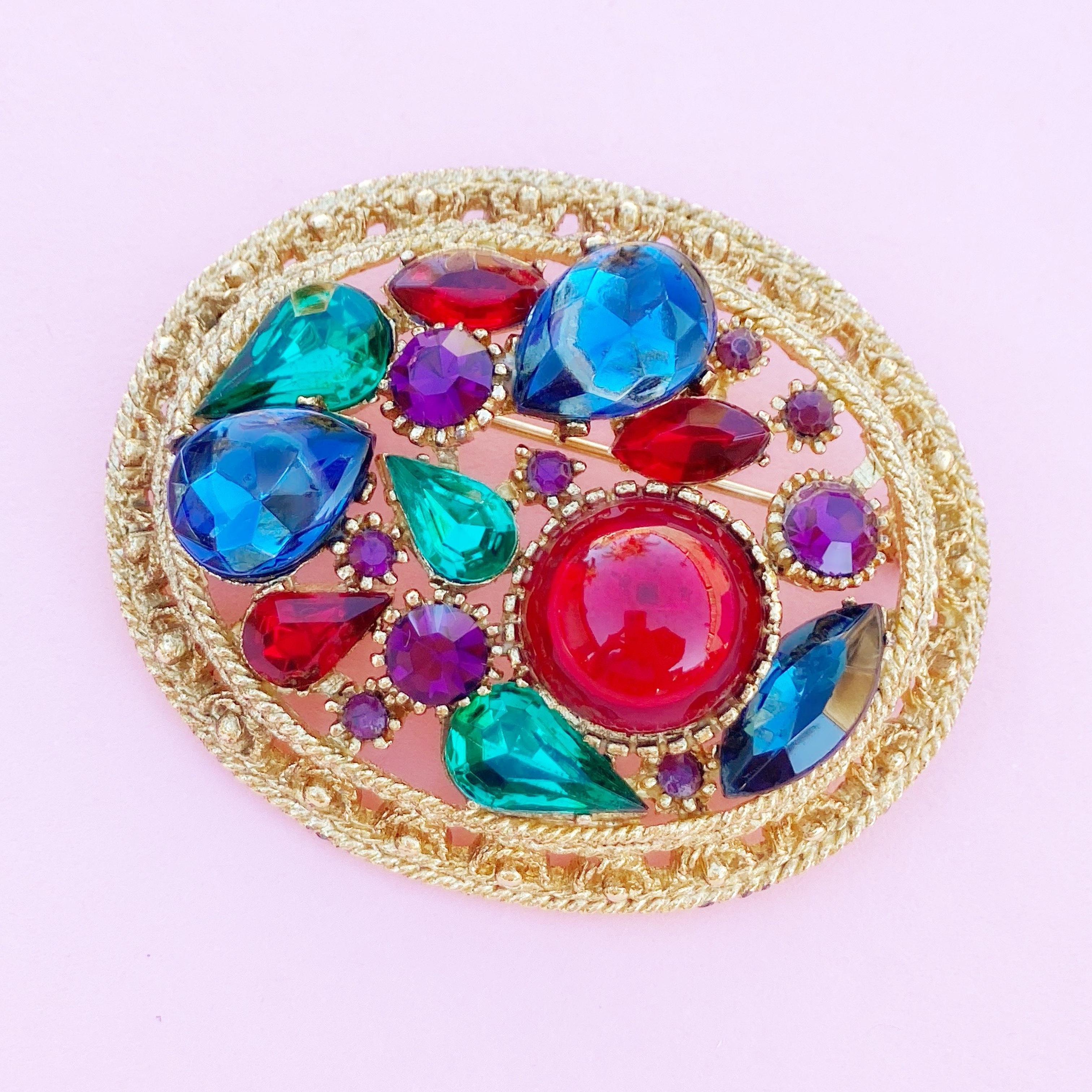 Vintage Oval Mughal Style Cabochon Brooch by Sphinx, 1960s In Excellent Condition In McKinney, TX