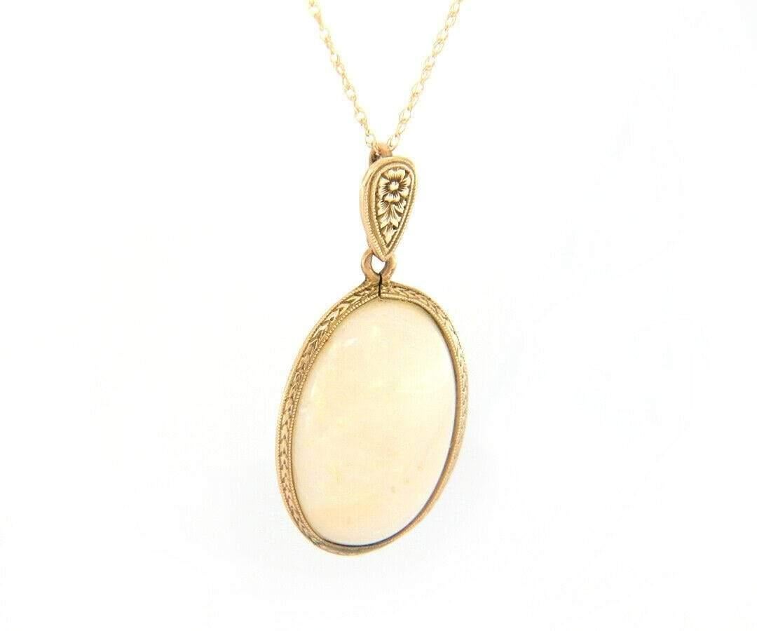 Vintage Oval Opal Engraved Frame Pendant Necklace in 10K

Vintage Oval Opal Engraved Frame Pendant Necklace
10K Yellow Gold
Pendant Dimensions: Approx. 17.0 X 32.0 MM (Including Bail)
Necklace Length: Approx. 18.0 Inches
Weight: Approx. 4.10