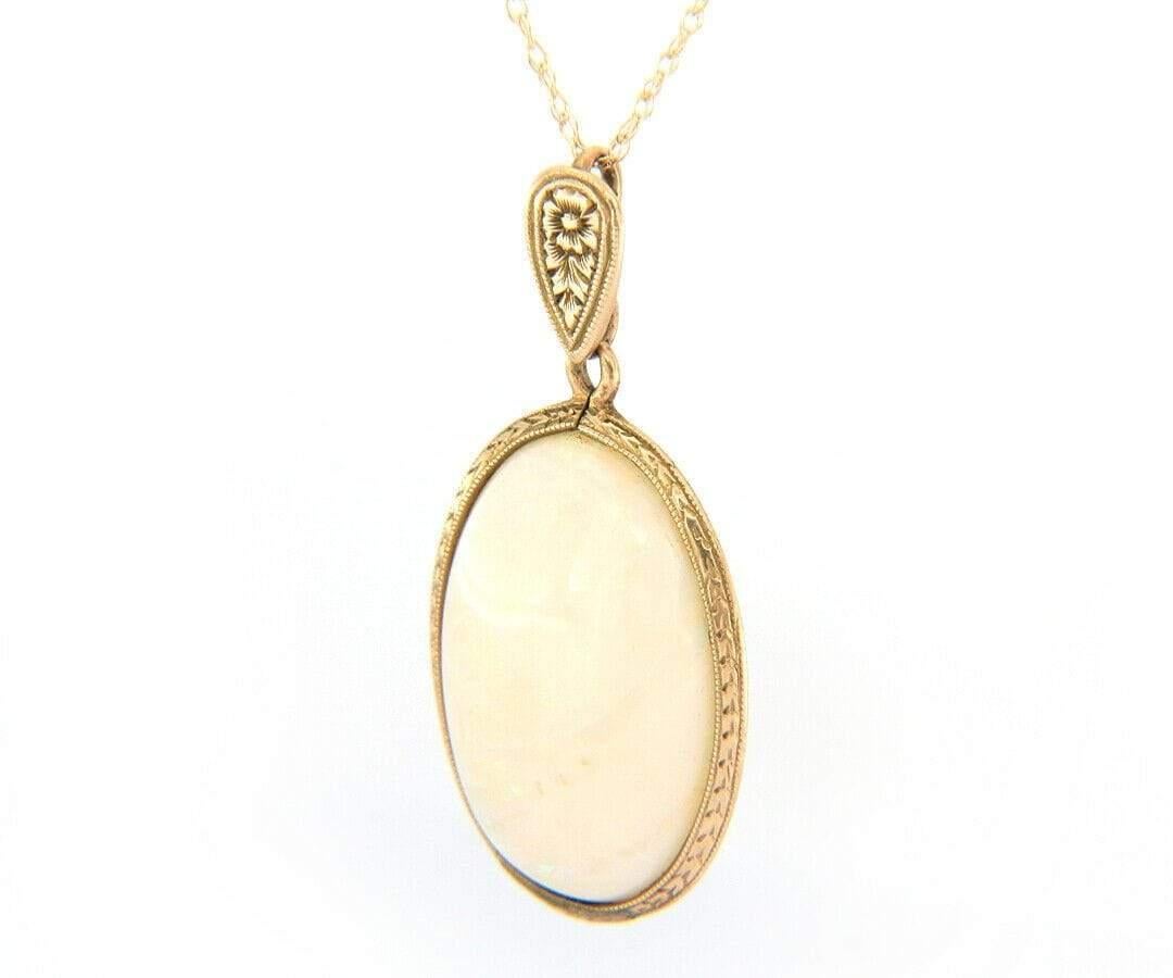Vintage Oval Opal Engraved Frame Pendant Necklace in 10K Yellow Gold In Excellent Condition For Sale In Vienna, VA