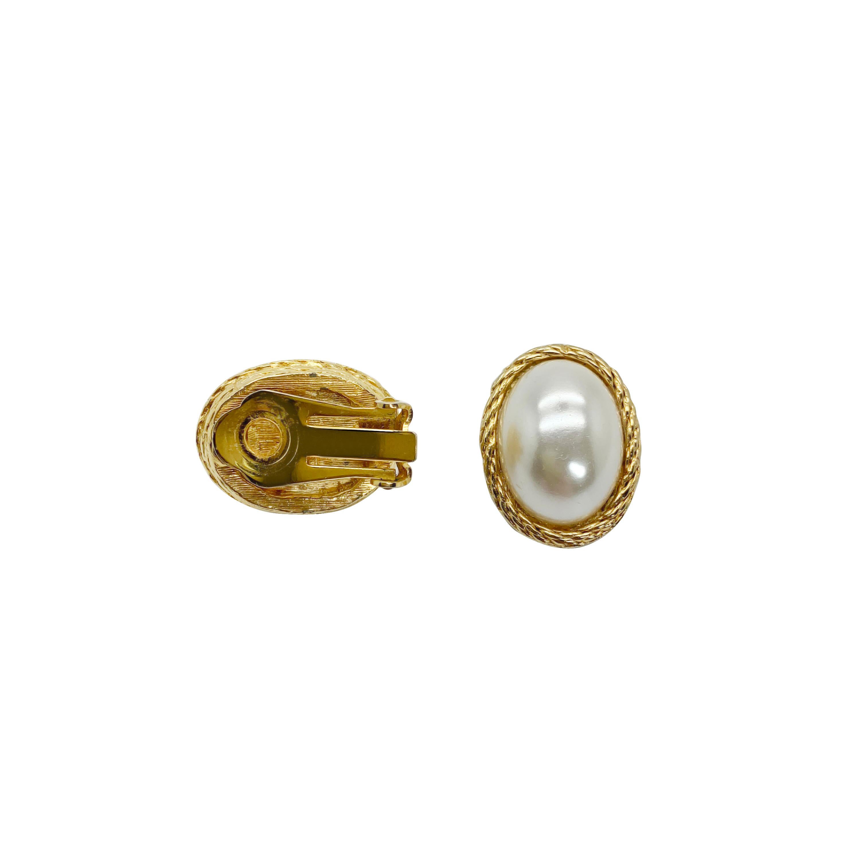 vintage oval pearl earrings 1980s In Good Condition In Wilmslow, GB