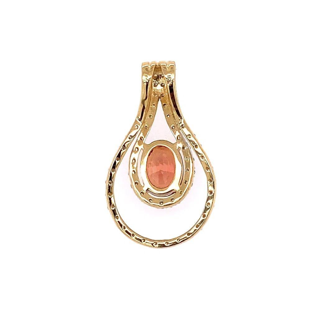 Taglio ovale Ciondolo ovale d'oro con zaffiro rosa arancione e diamanti vintage in vendita