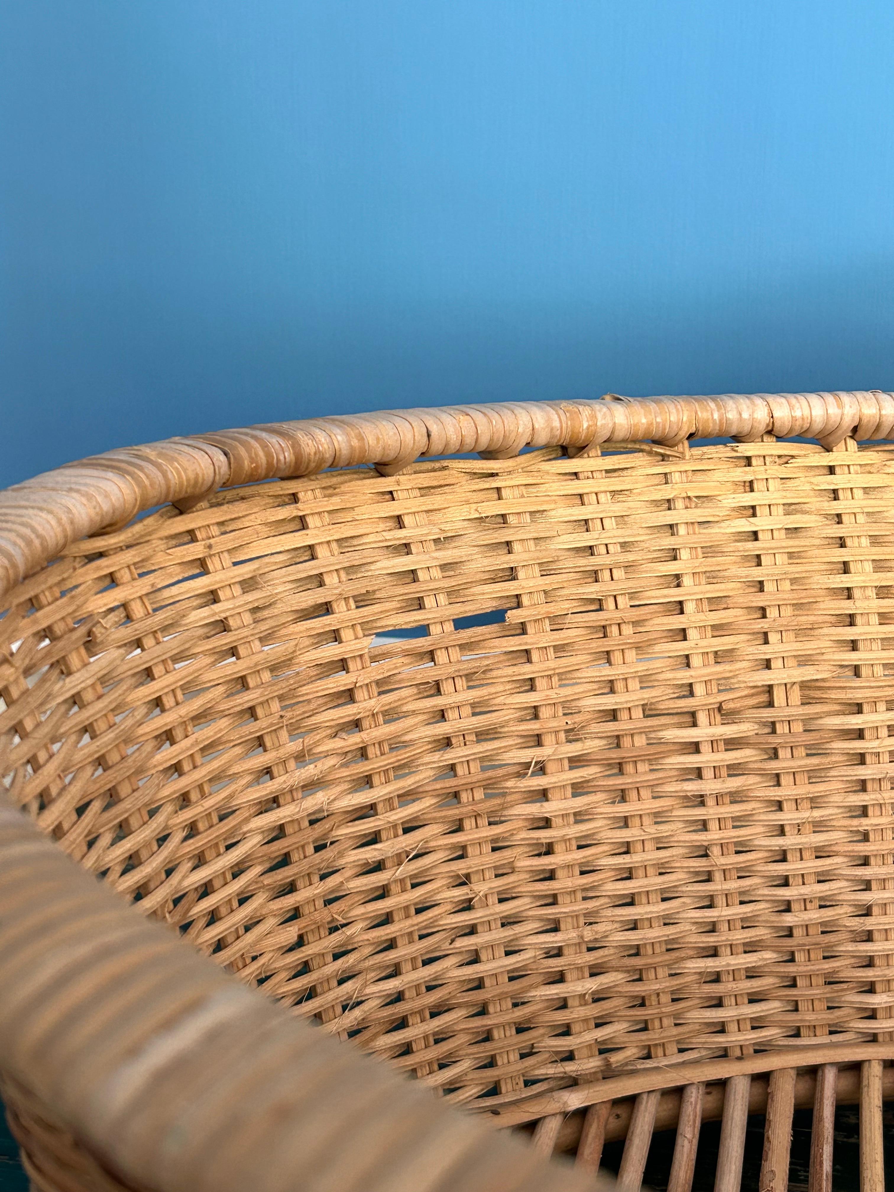 Vintage Oval Rattan Basket with Handles, France, 20th Century For Sale 5
