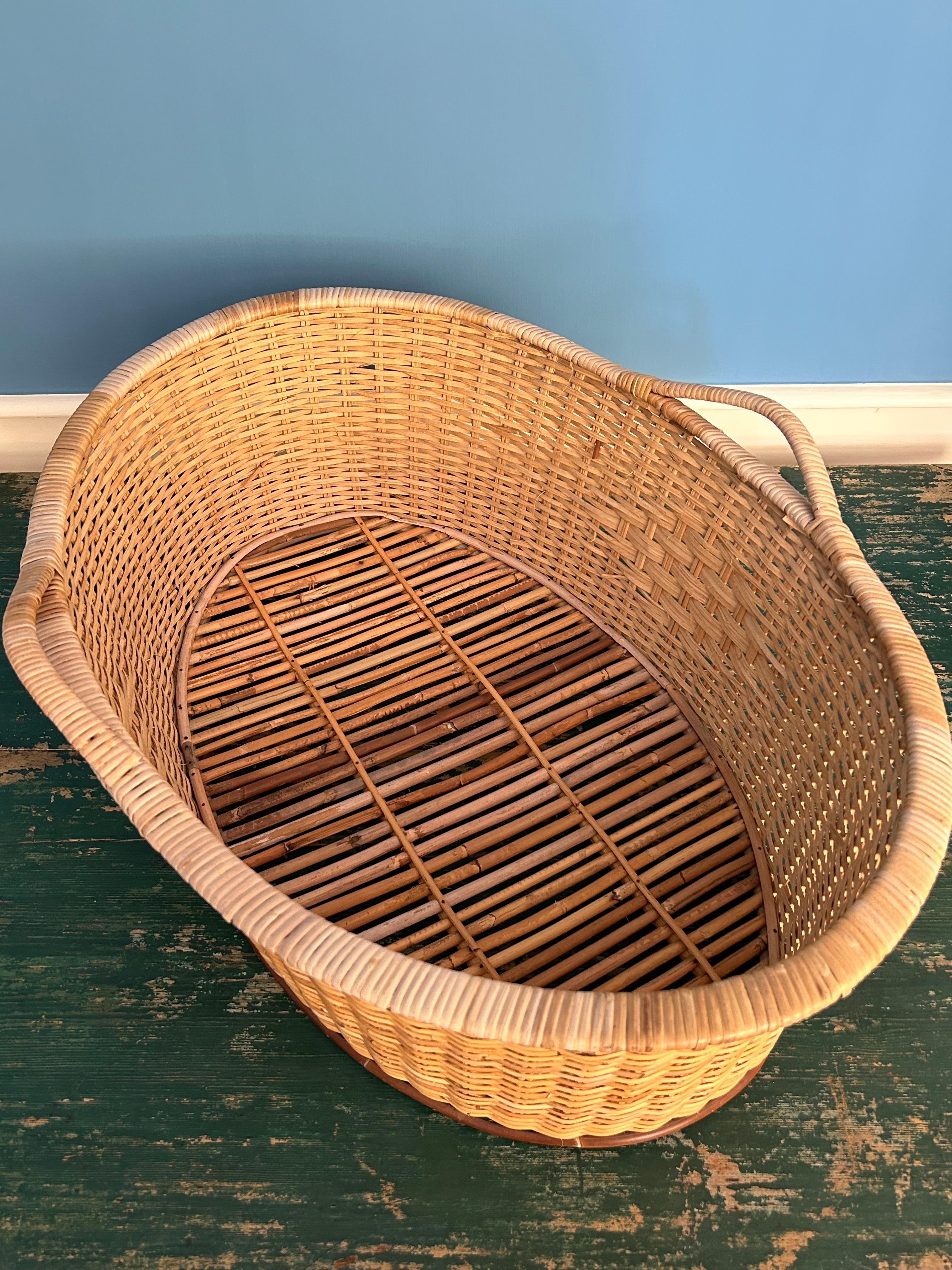 Vintage Oval Rattan Basket with Handles, France, 20th Century For Sale 6