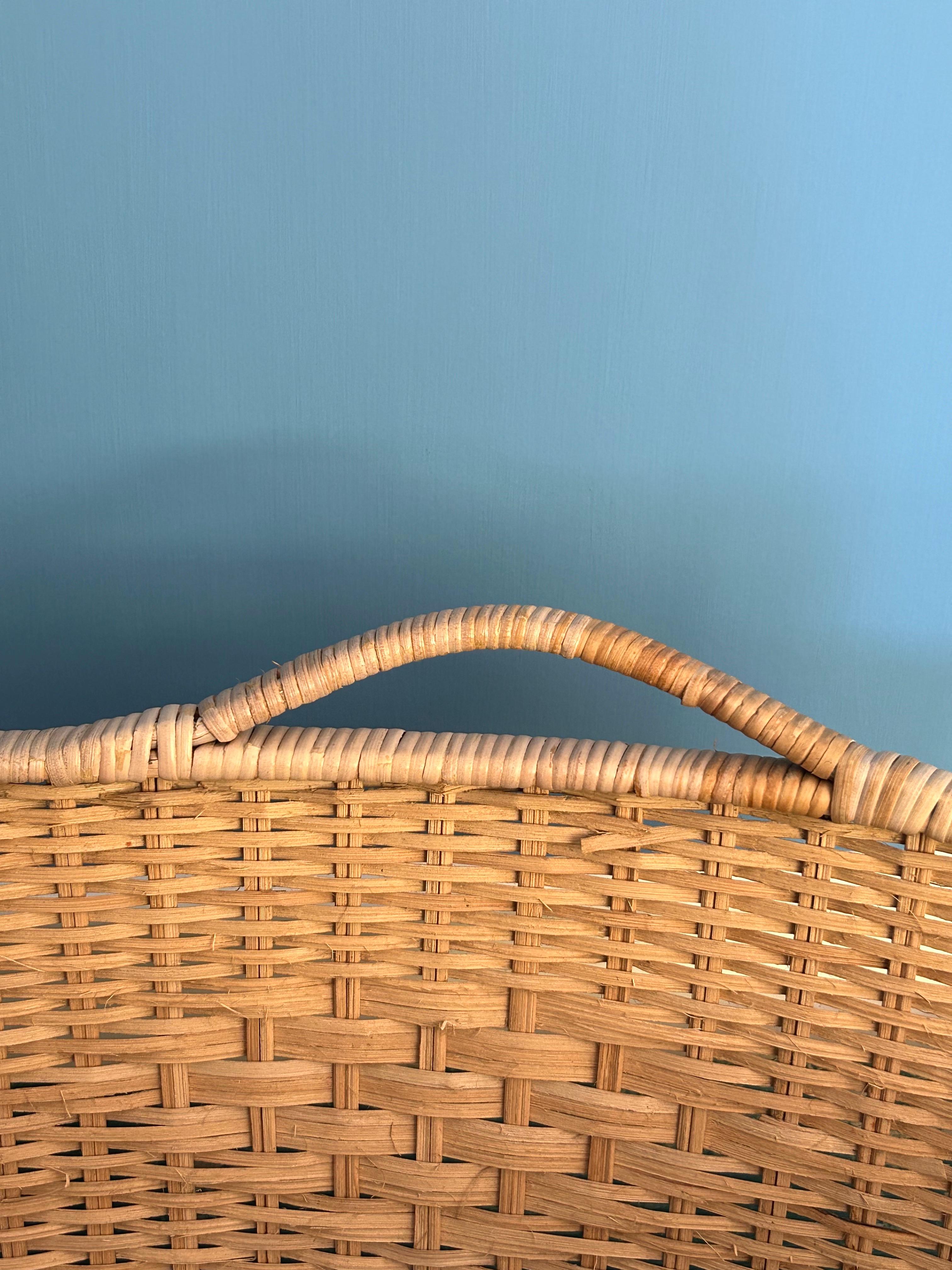 Vintage Oval Rattan Basket with Handles, France, 20th Century For Sale 9