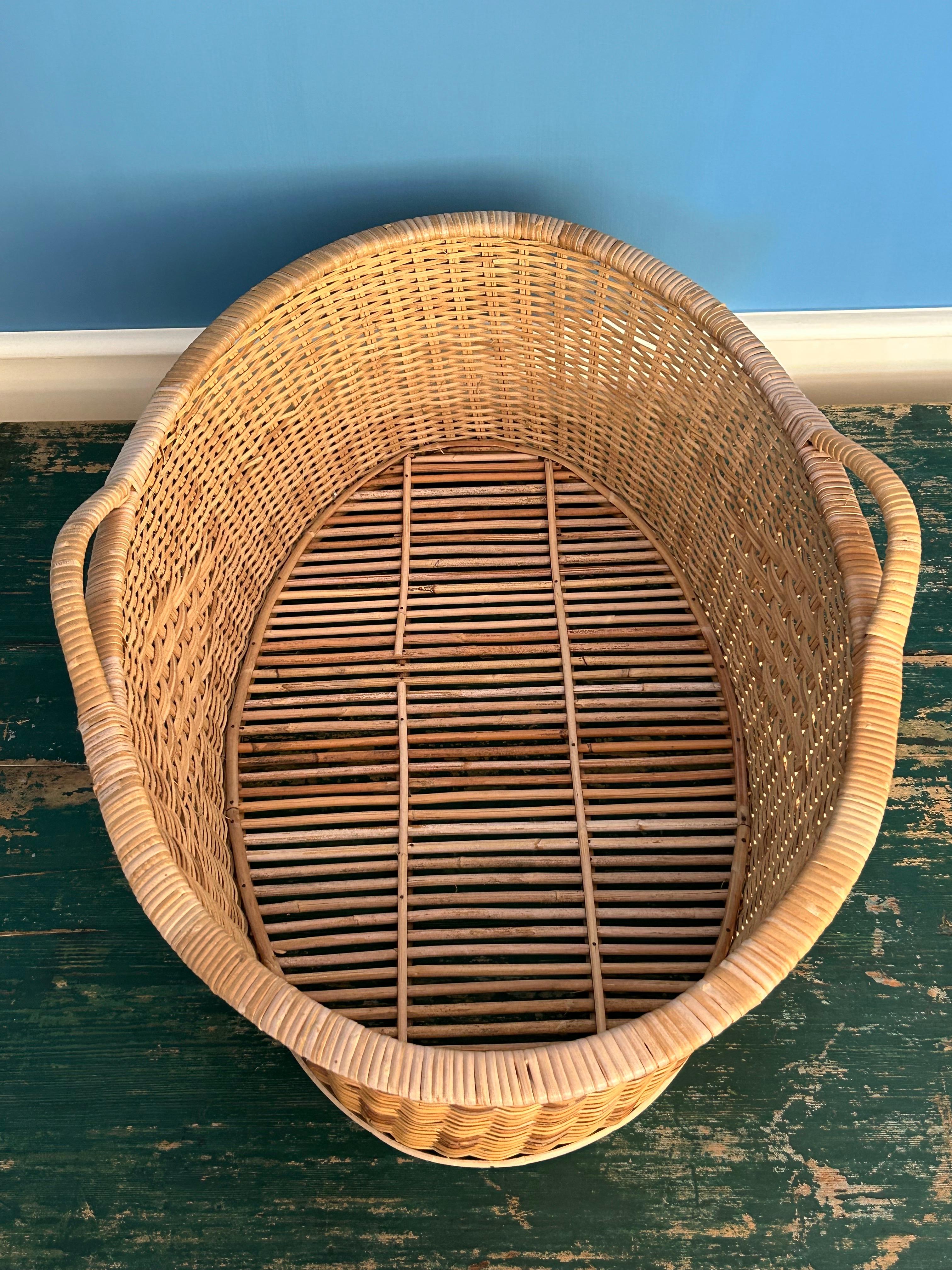 Vintage Oval Rattan Basket with Handles, France, 20th Century For Sale 1