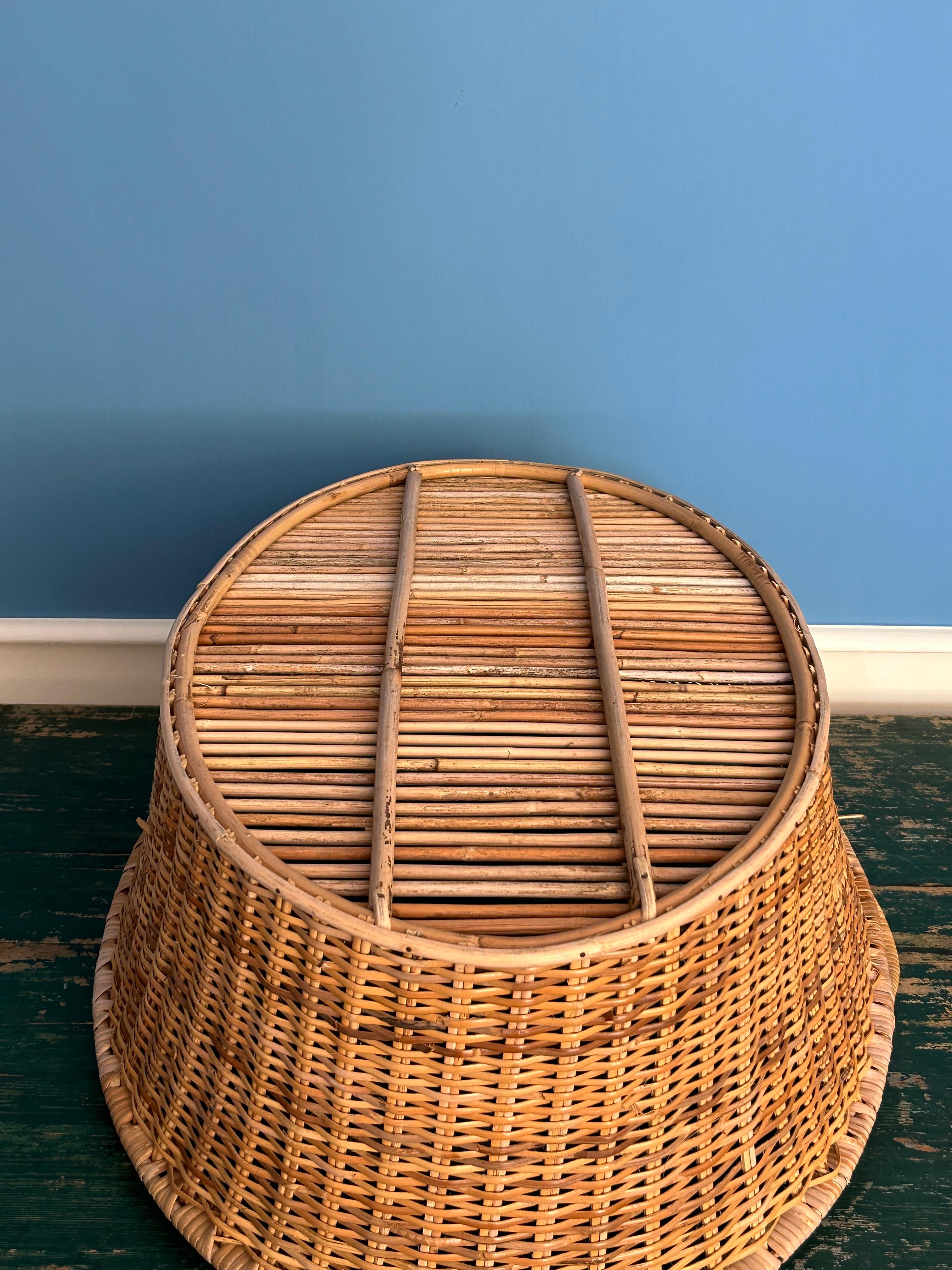 Vintage Oval Rattan Basket with Handles, France, 20th Century For Sale 3
