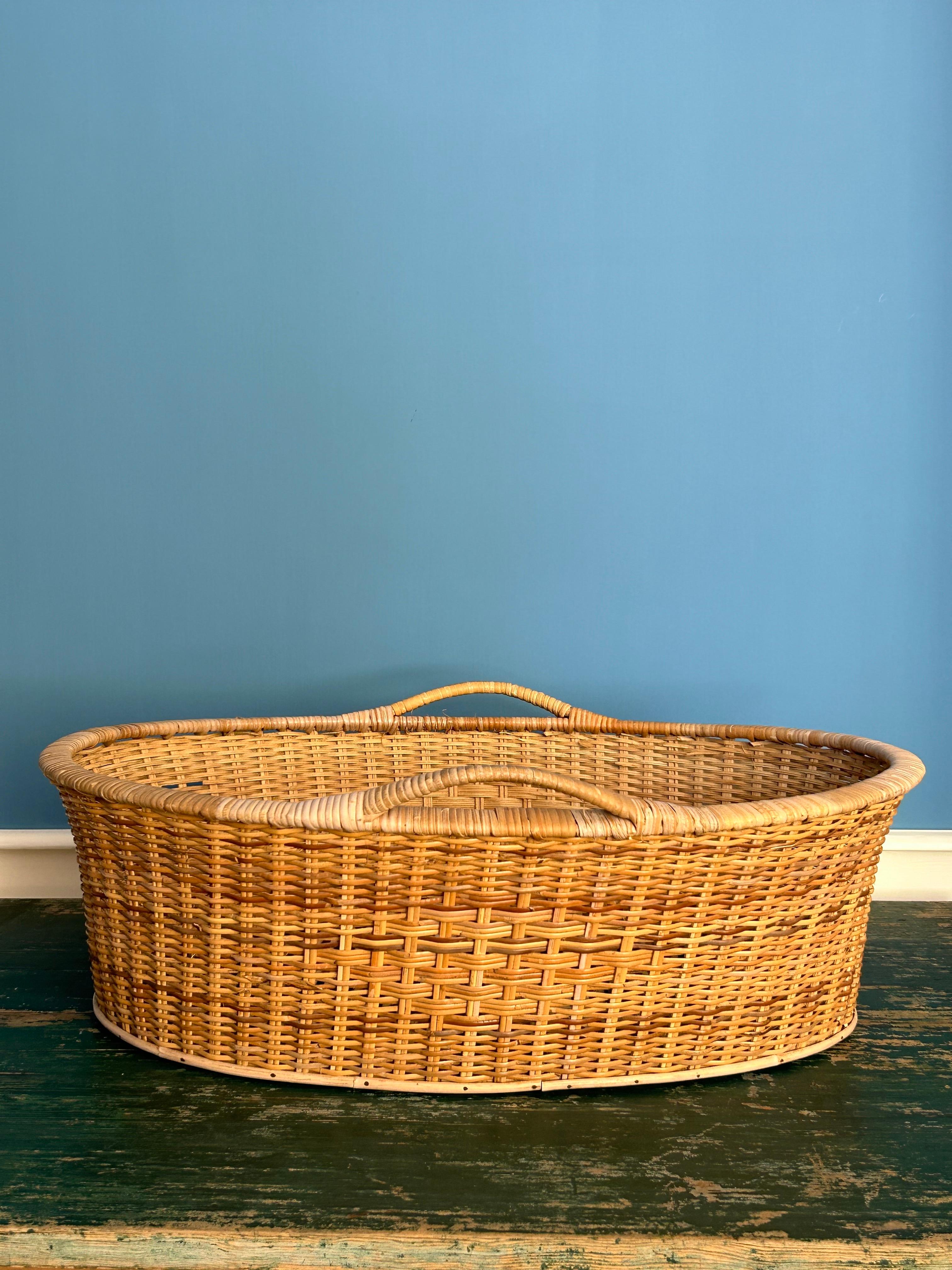 Vintage Oval Rattan Basket with Handles, France, 20th Century For Sale 4