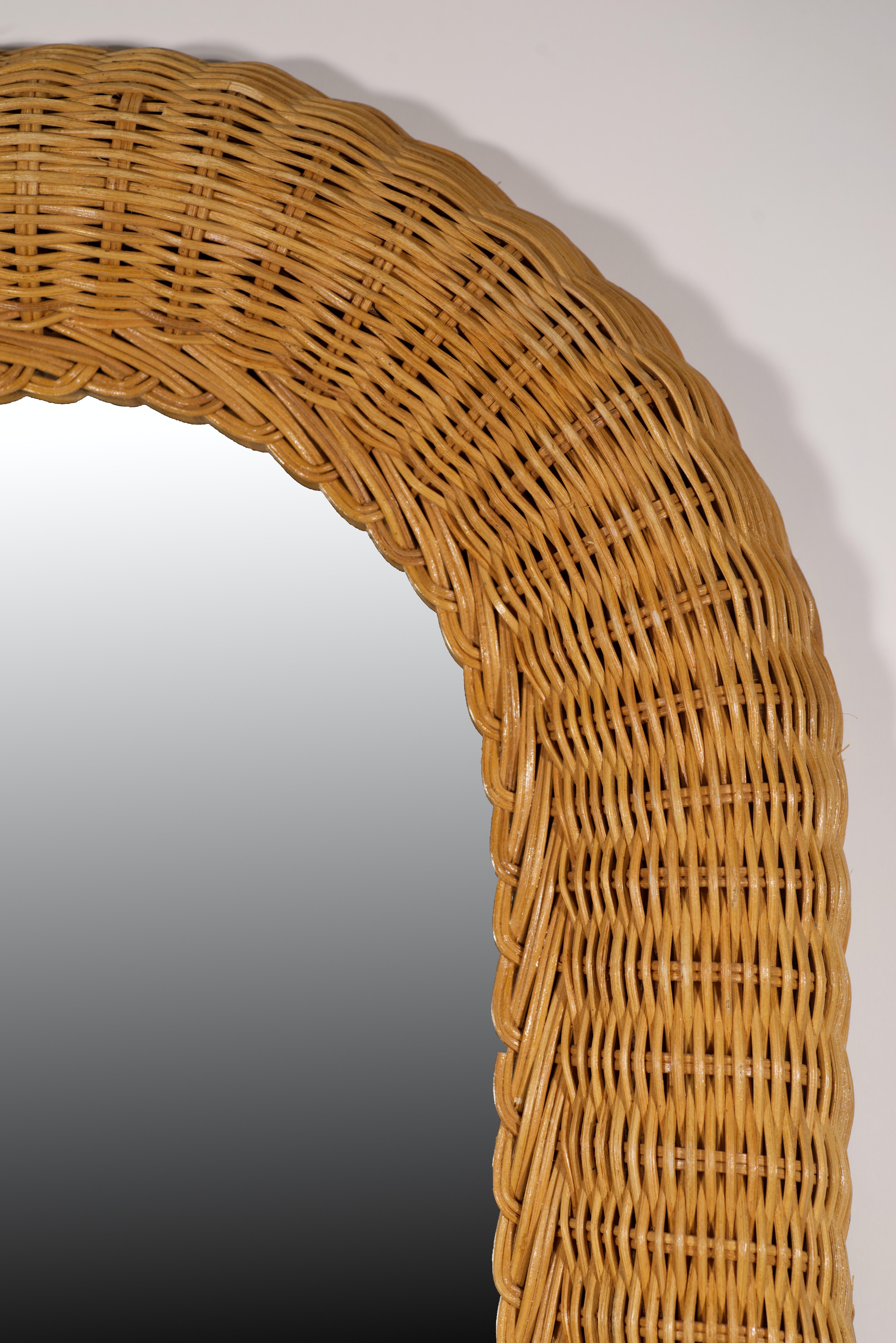 Vimini Specchio ovale in vimini e rattan d'epoca, in stile rustico francese in vendita
