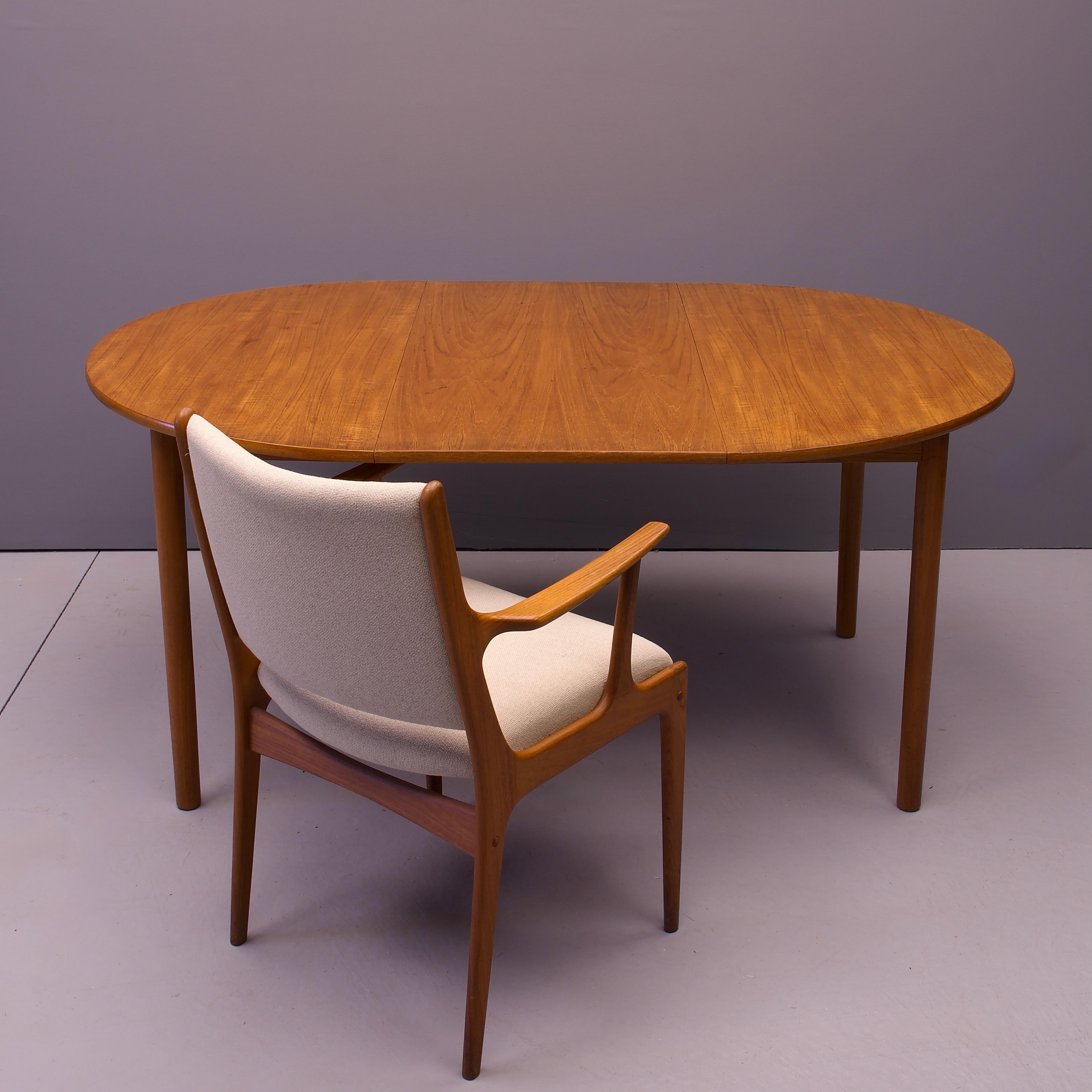 Scandinavian Modern Vintage Oval/Round Danish Scan Teak Dining Table Extension Mid-Century For Sale