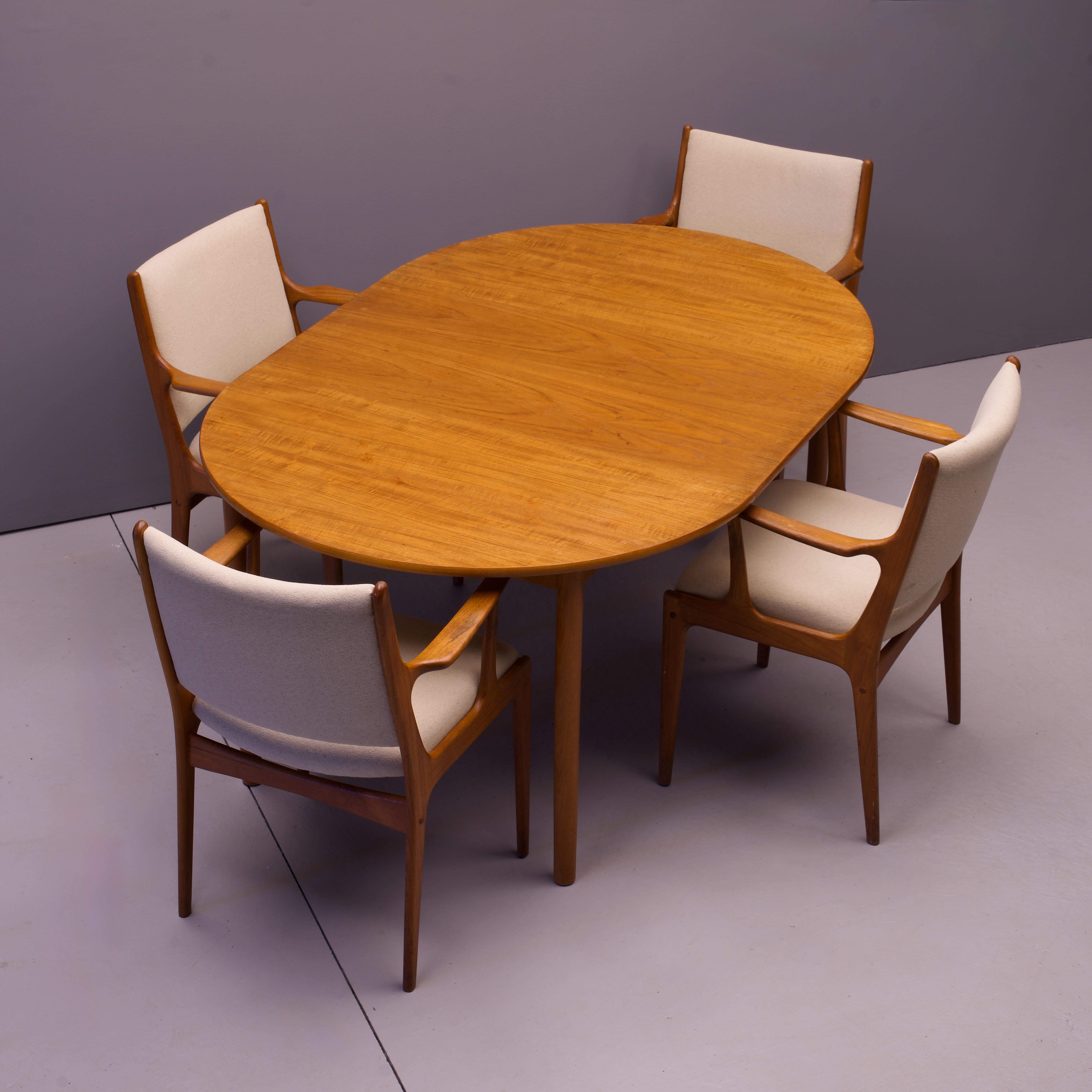 American Vintage Oval/Round Danish Scan Teak Dining Table Extension Mid-Century For Sale