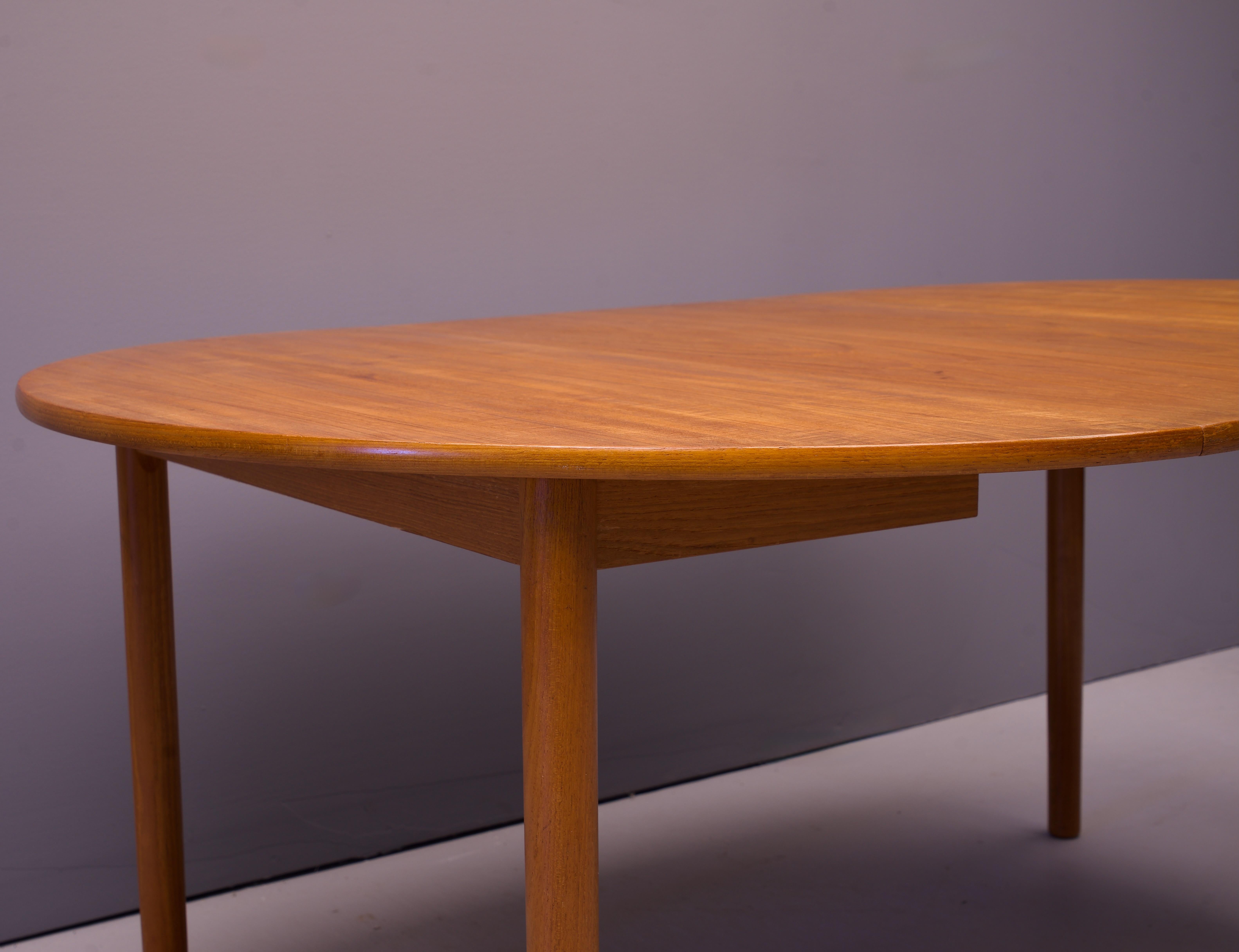 Vintage Oval/Round Danish Scan Teak Dining Table Extension Mid-Century In Fair Condition For Sale In Hyattsville, MD