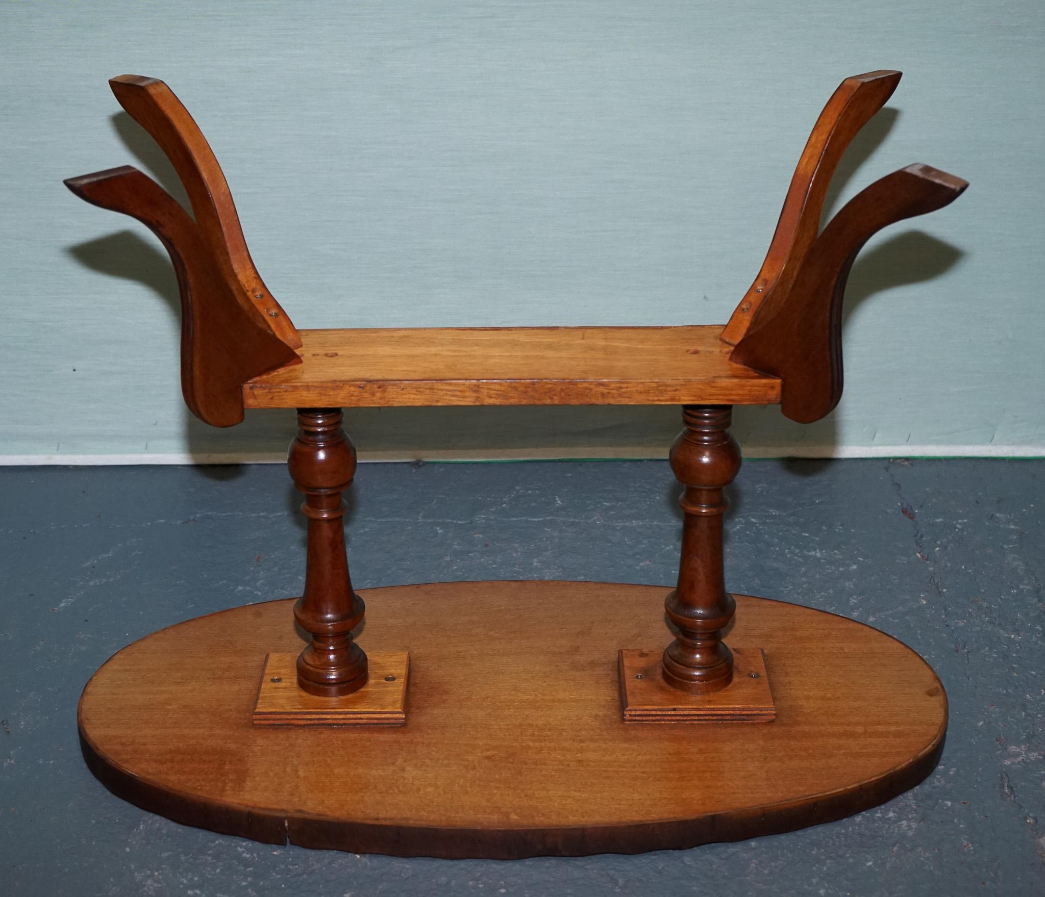 VINTAGE OVAL SCALLOPED EDGE OCCASiONAL SIDE TABLE For Sale 4