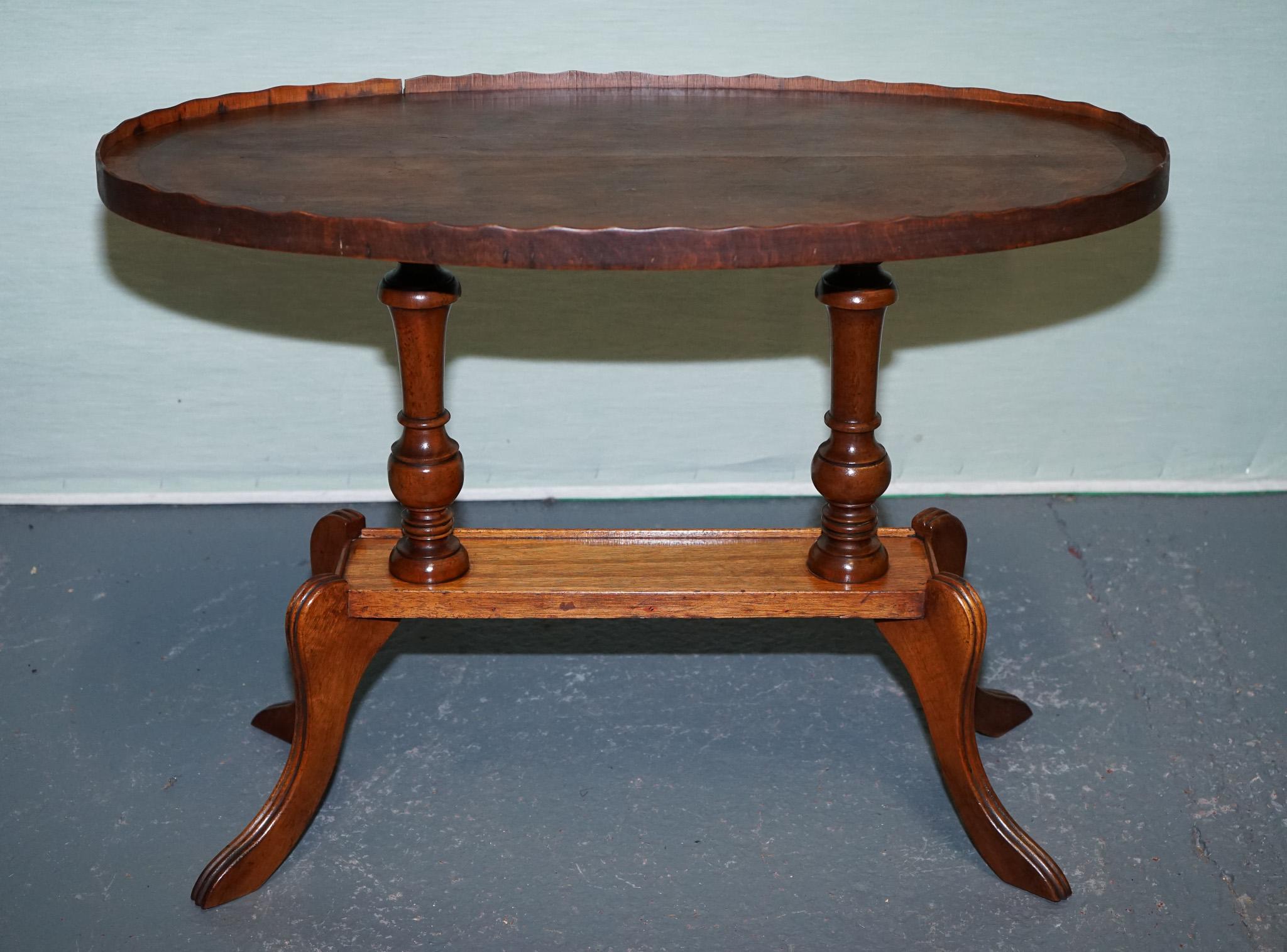 Hand-Crafted VINTAGE OVAL SCALLOPED EDGE OCCASiONAL SIDE TABLE For Sale