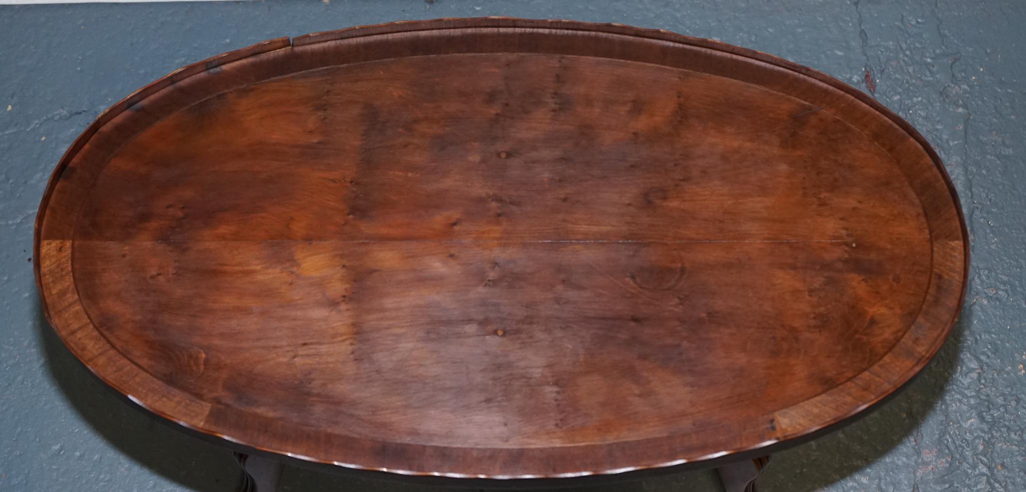 Hardwood VINTAGE OVAL SCALLOPED EDGE OCCASiONAL SIDE TABLE For Sale