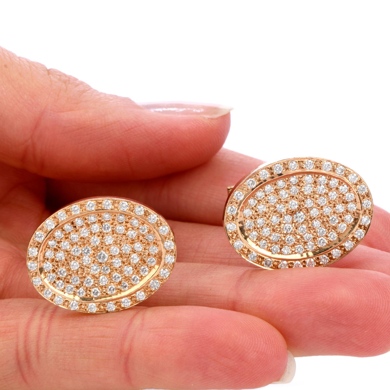 Vintage Oval Shape Cluster Diamond Men’s Gold Cufflinks In Excellent Condition For Sale In Miami, FL