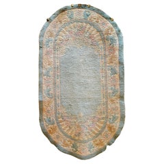 Alfombra china Art Déco vintage ovalada en campo verde pálido con borde tostado