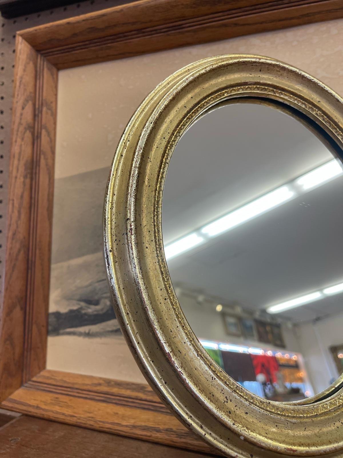 Vintage Oval Shaped Wall Mirror. In Good Condition For Sale In Seattle, WA
