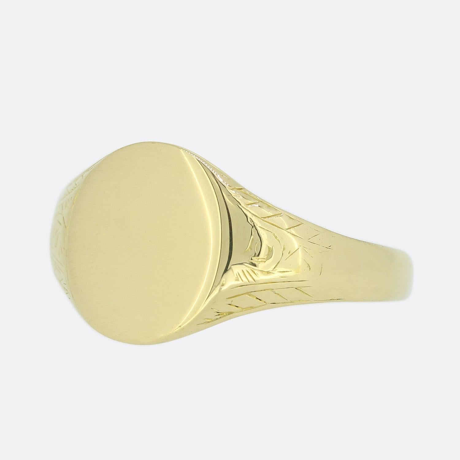 This is a Vintage 18ct yellow gold signet ring. The ring features an oval face with lightly patterned shoulders. The ring is fully hallmarked 18ct but the date letter has faded.

Condition: Used (Very Good)
Weight: 3.6 grams
Ring Size: T (61)
Face