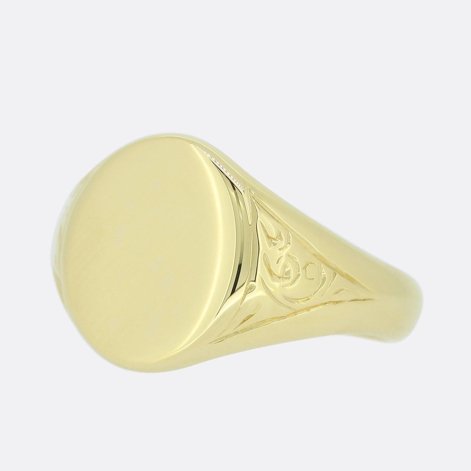 This is a Vintage 1950s 18ct yellow gold signet ring. The face of the ring is oval shaped and the ring has a plain polished finish.

Condition: Used (Very Good)
Weight: 9.2 grams
Ring Size: Q
Face Dimensions: 14mm x 12mm
Hallmarked: Yes, London