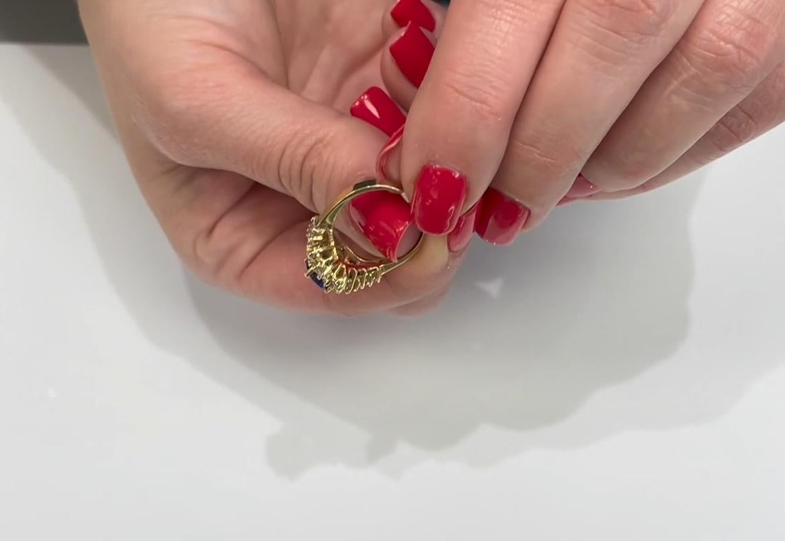 Ovaler Tansanit-Ring im Vintage-Stil mit runden und Baguette-Diamanten aus 14 Karat Gold für Damen oder Herren im Angebot