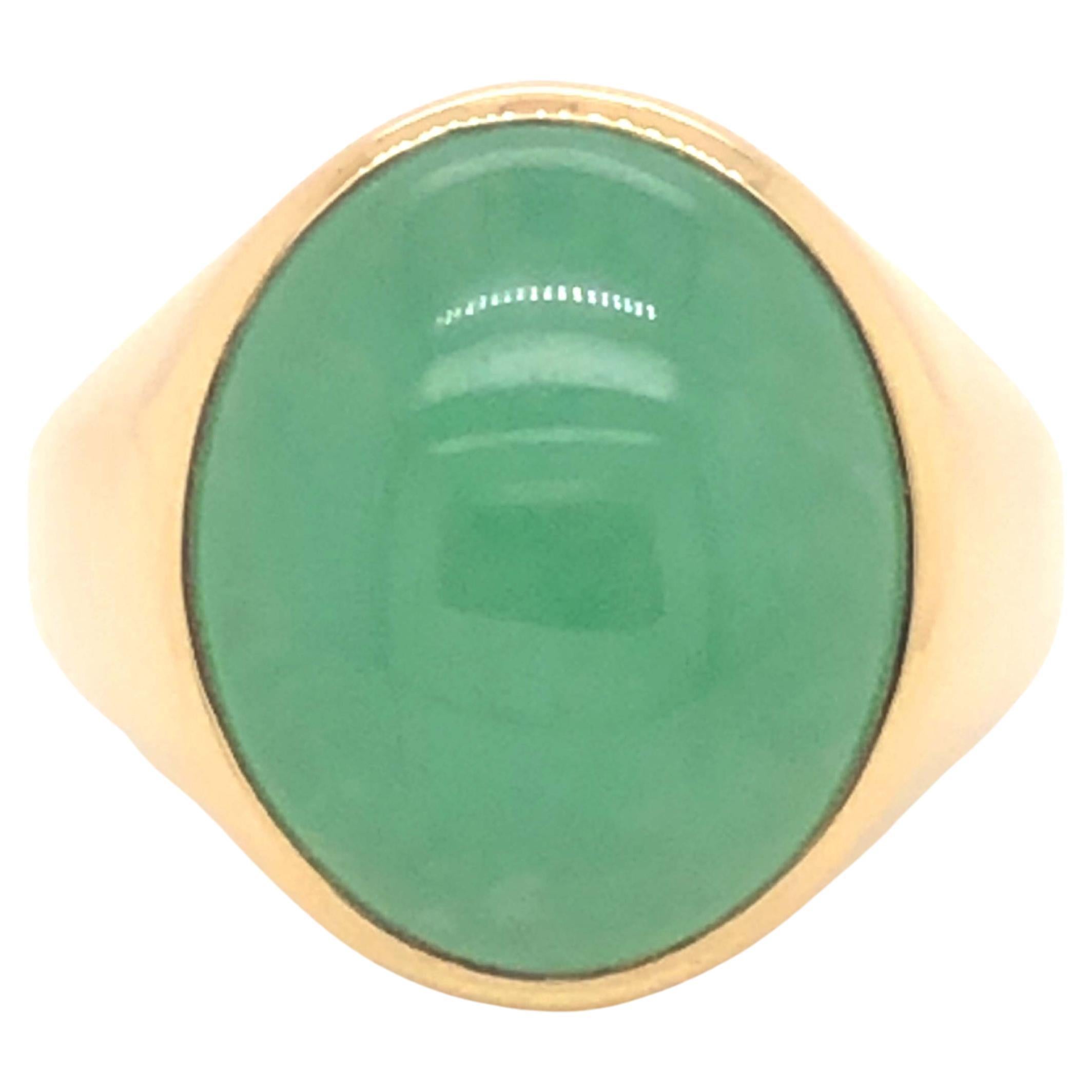 Oval Green Jade Ring, 14k Yellow Gold For Sale at 1stDibs