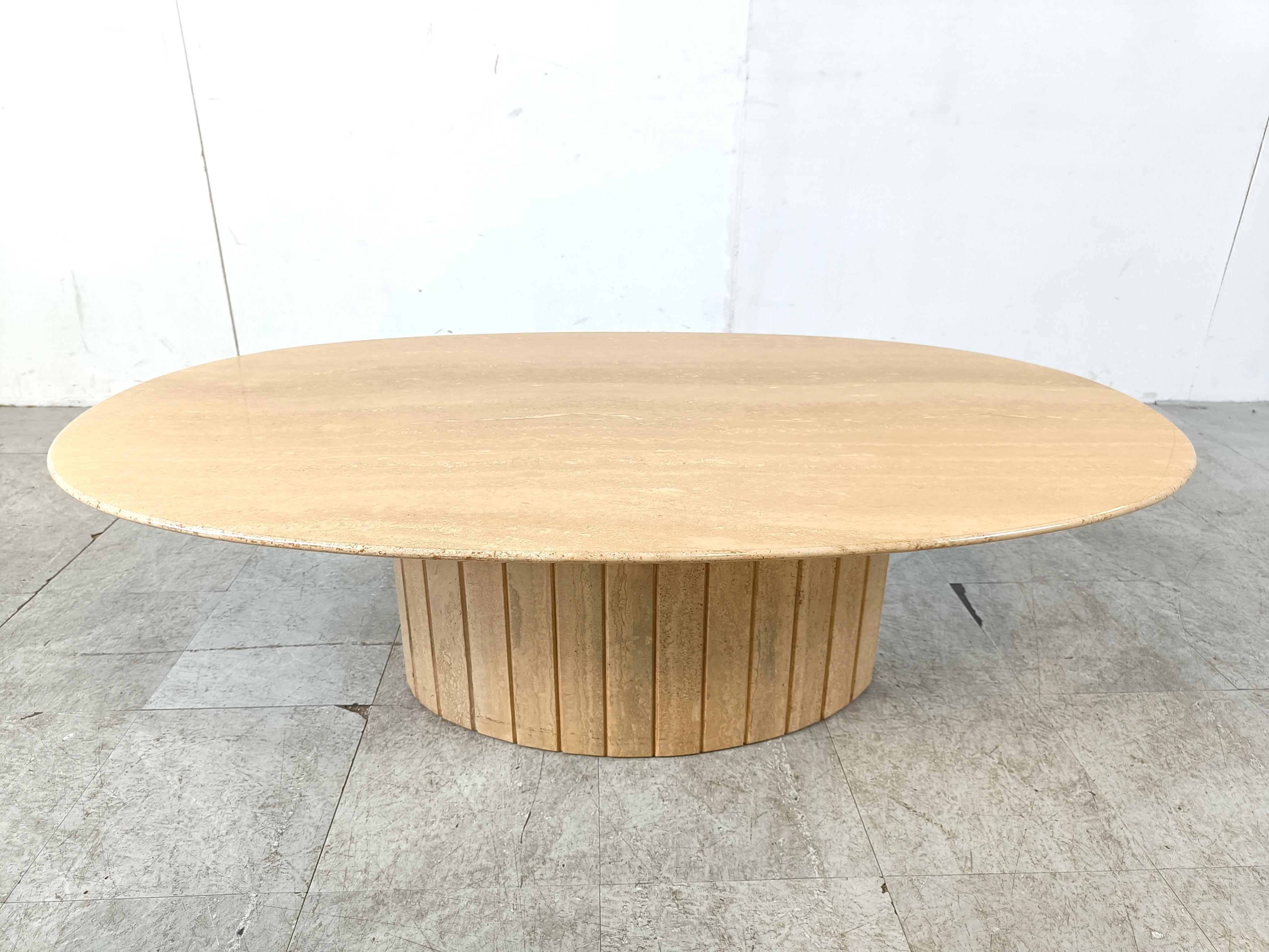 Ovaler Vintage-Couchtisch aus Travertin, 1970er-Jahre (Moderne der Mitte des Jahrhunderts)