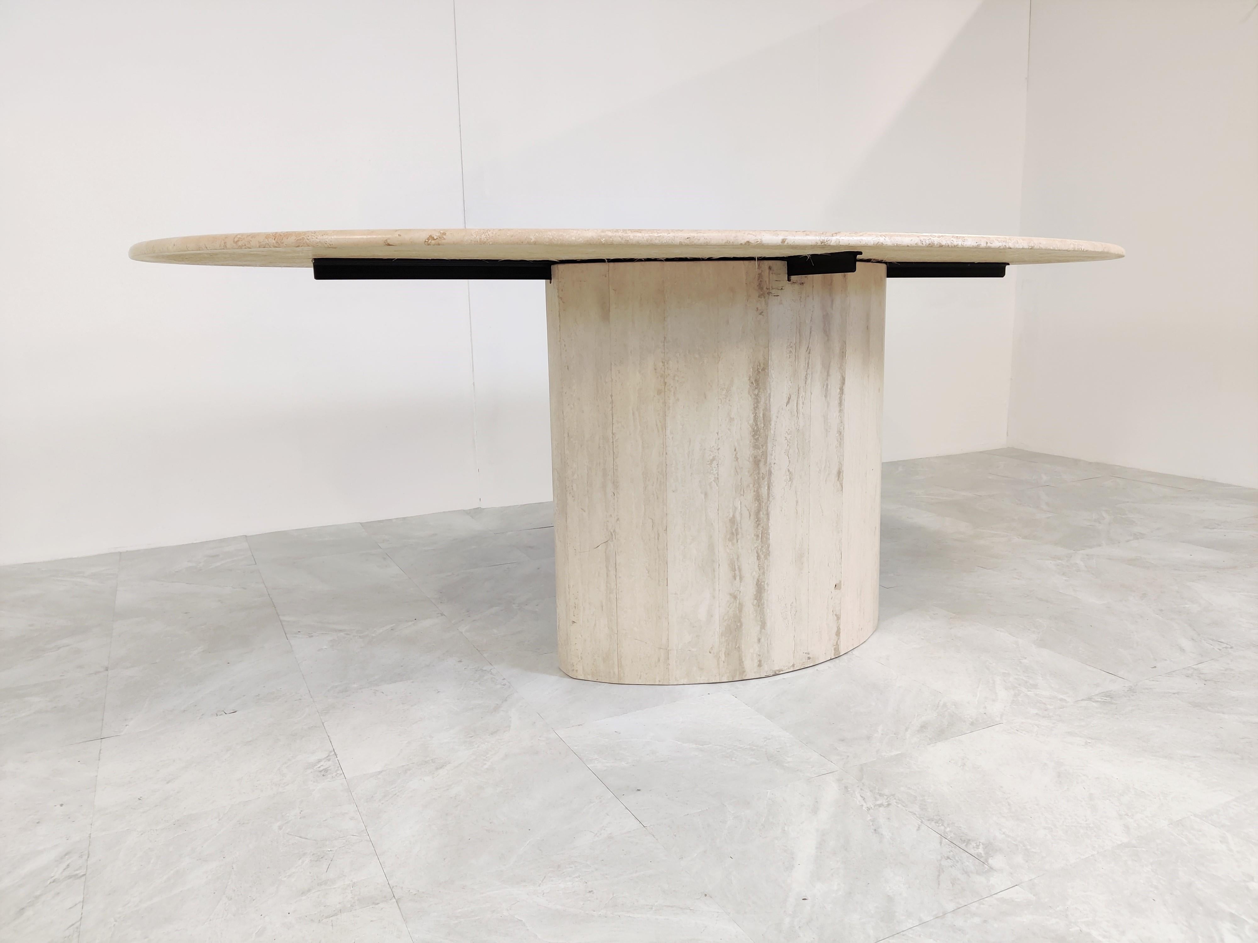 Elegant travertine dining table. 

Beautiful coloured travertine with a nice pattern.

Timeless and very beautiful table wich fits most interiors.

Good condition. 

1970s - Italy

Dimensions:
Height: 74 cm / 29.13