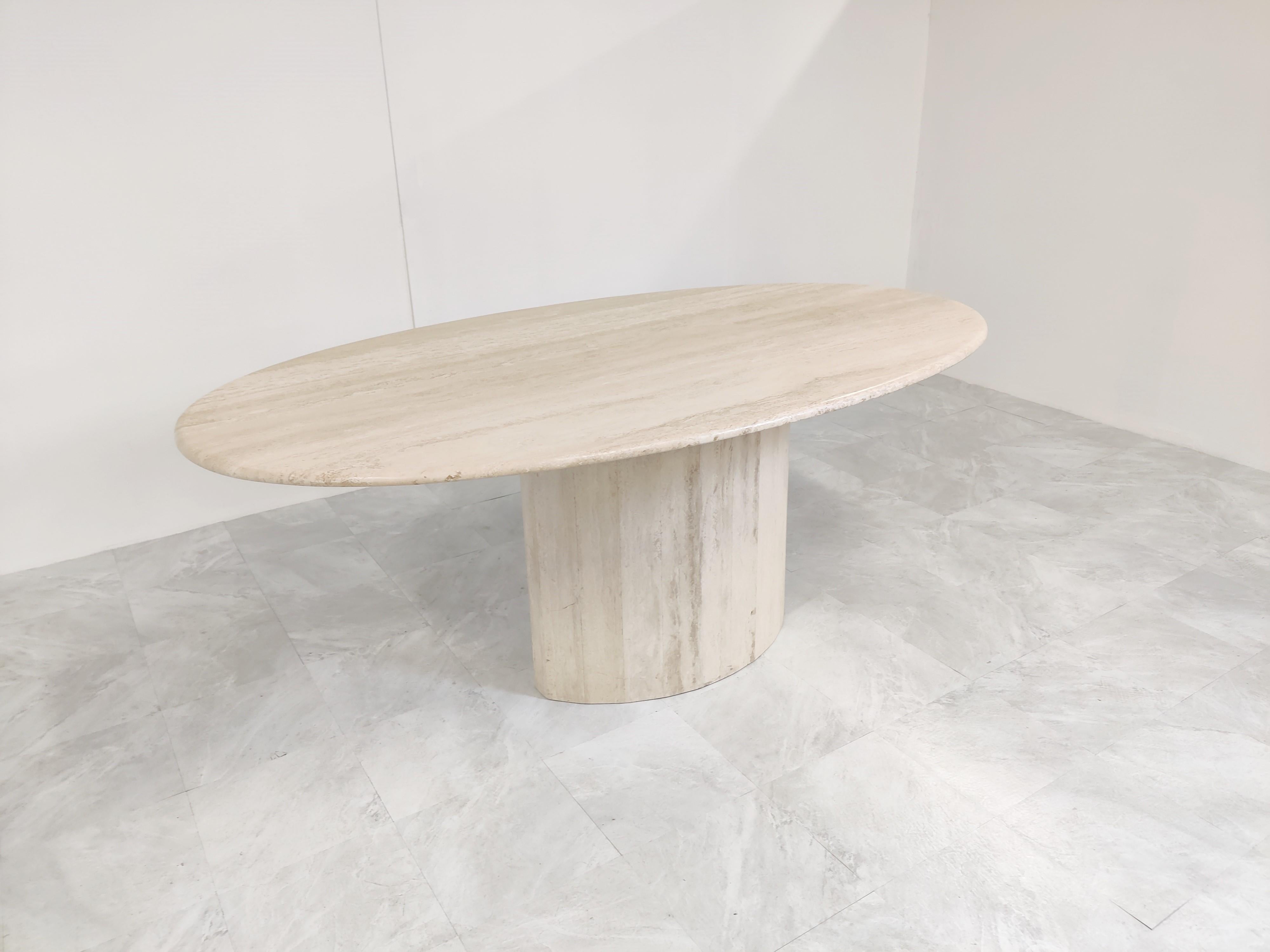 Vintage Oval Travertine Dining Table, 1970s In Good Condition In Leuven, Vlaams Gewest