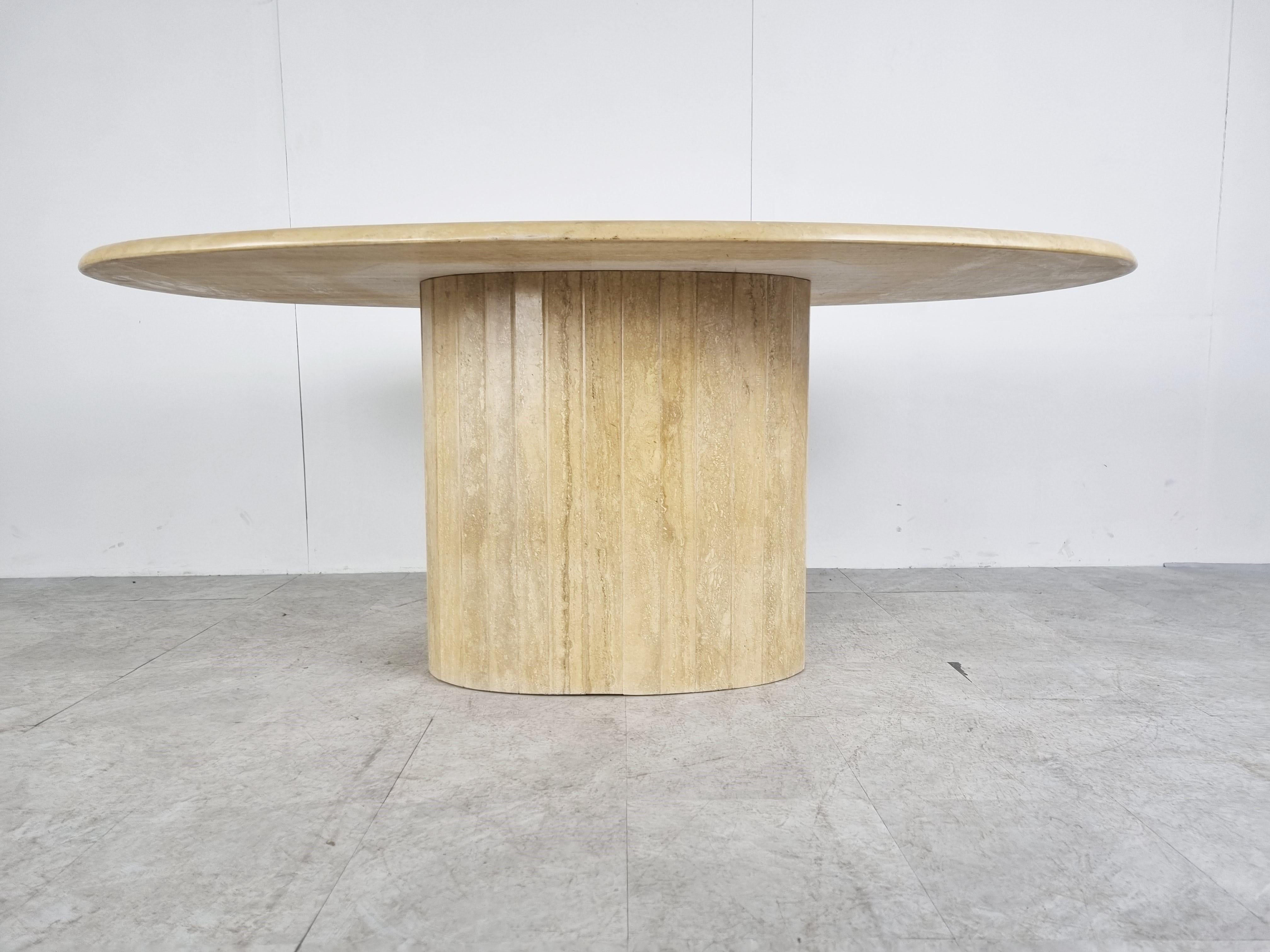 Vintage Oval Travertine Dining Table, 1970s In Good Condition In Leuven, Vlaams Gewest