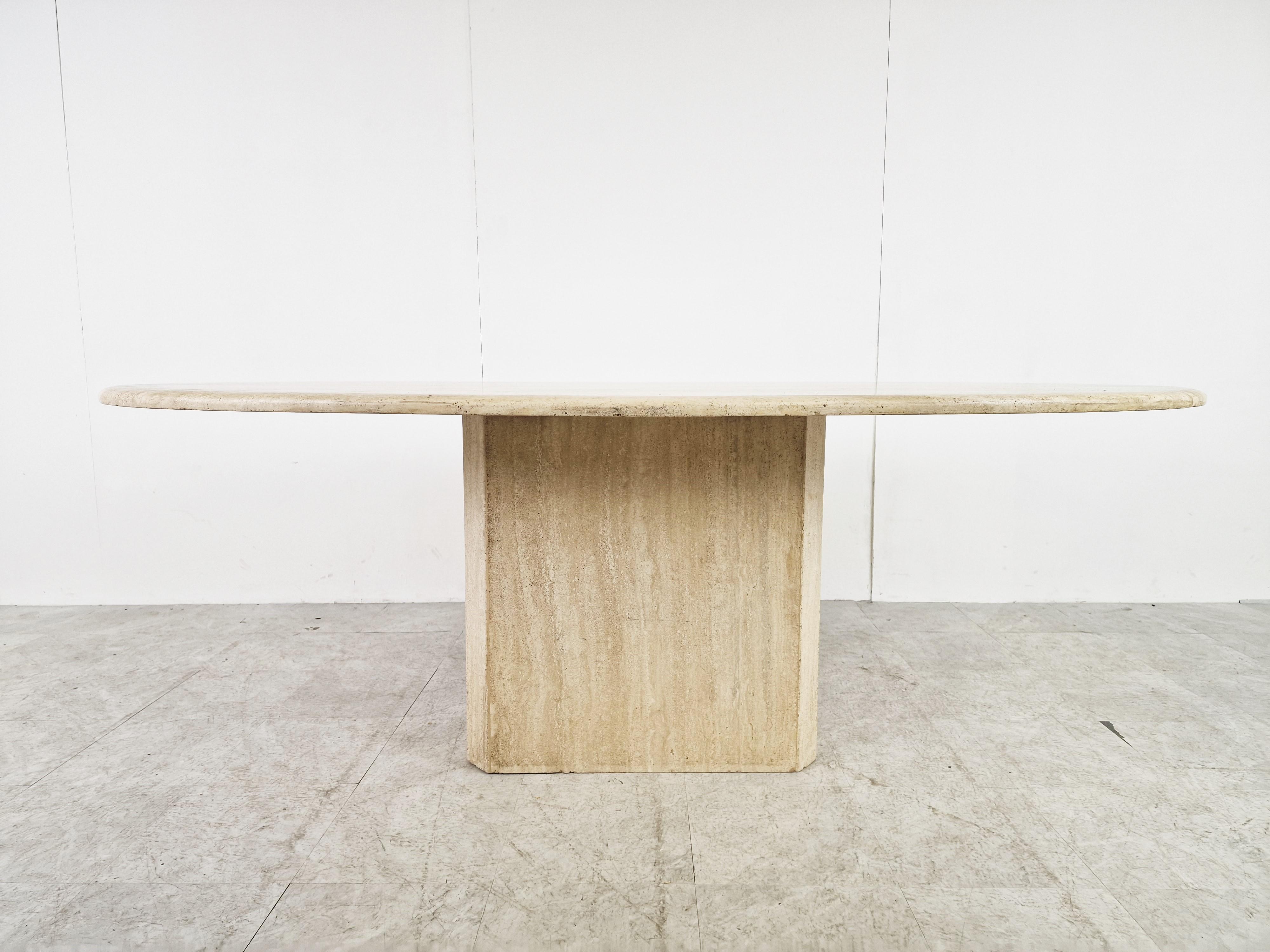 Vintage Oval Travertine Dining Table, 1970s In Good Condition In Leuven, Vlaams Gewest