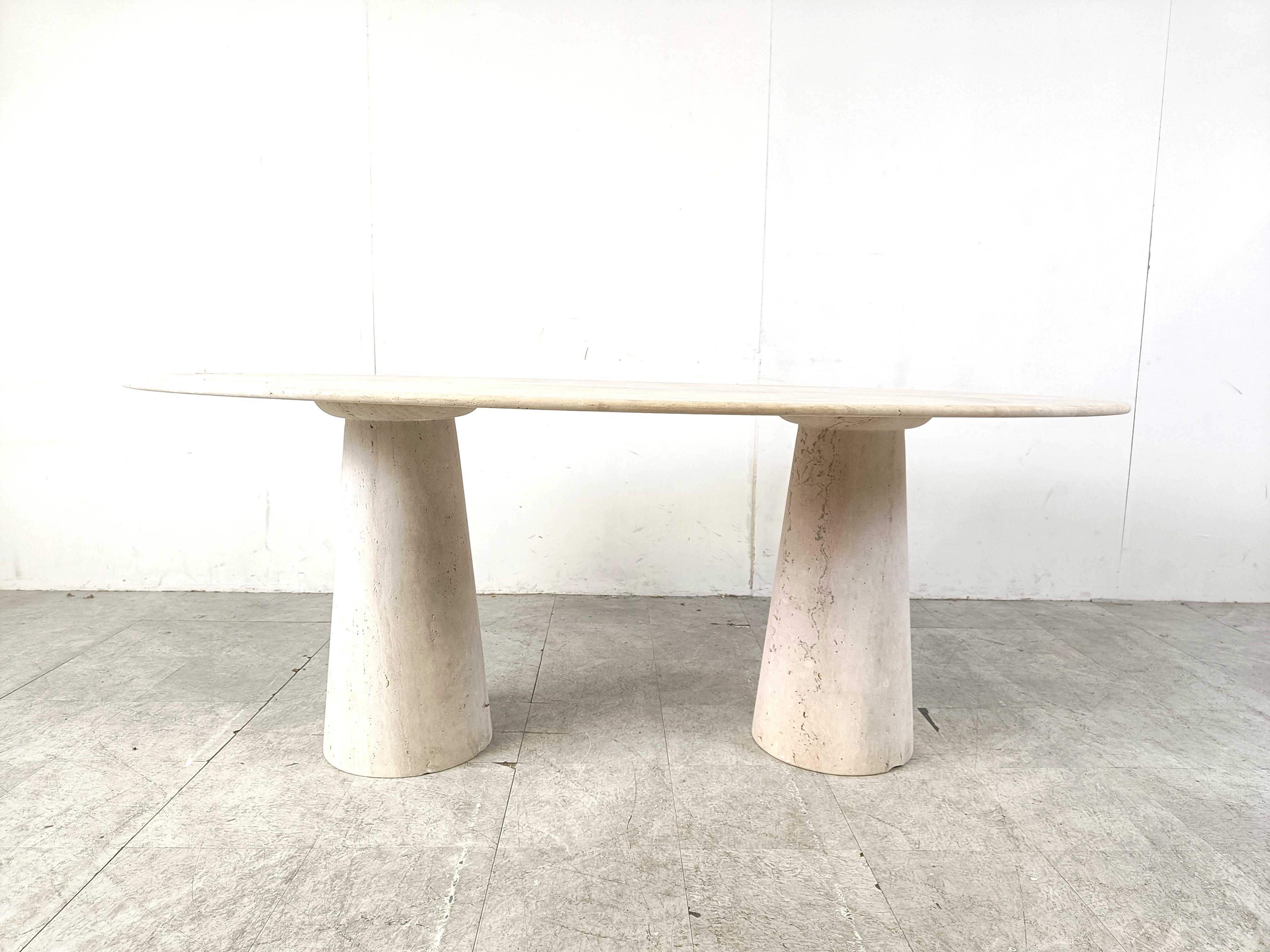 Table de salle à manger ovale vintage en travertin, années 1970 Bon état à Leuven, Vlaams Gewest