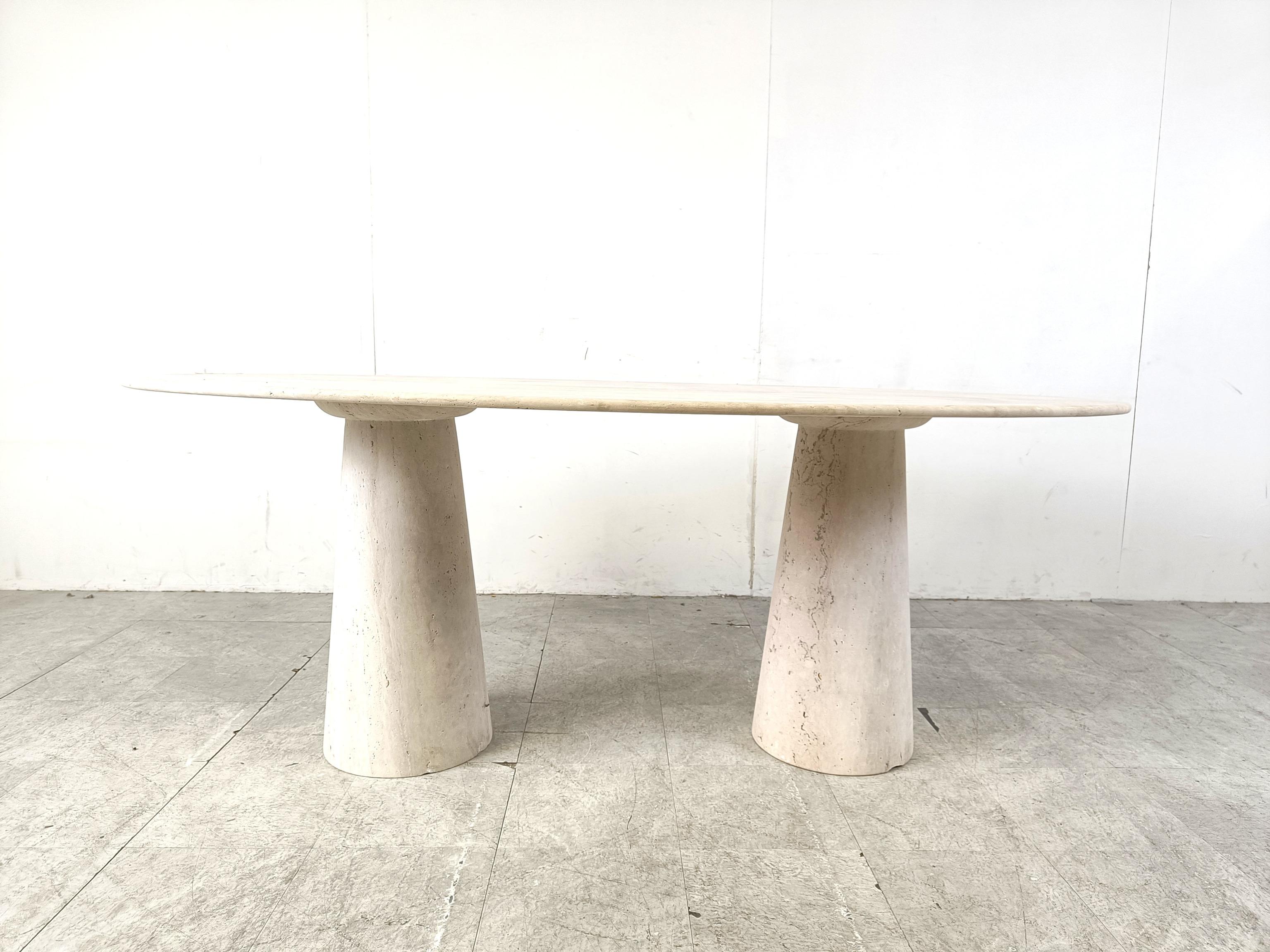 Mesa de comedor vintage ovalada de travertino, años 70 finales del siglo XX