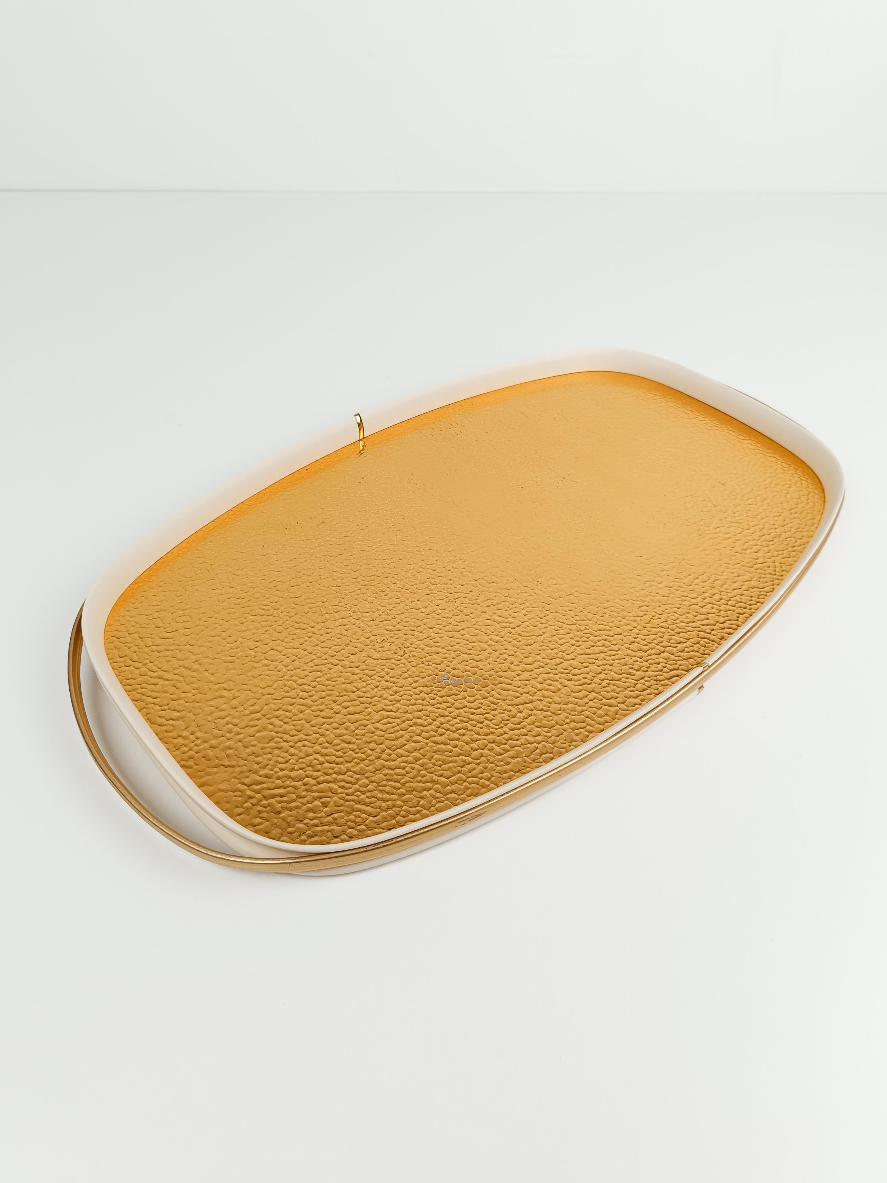 Vintage Oval Tray in Gilded Hammered Aluminum and Ivory Plastic, Italy 60s For Sale 9