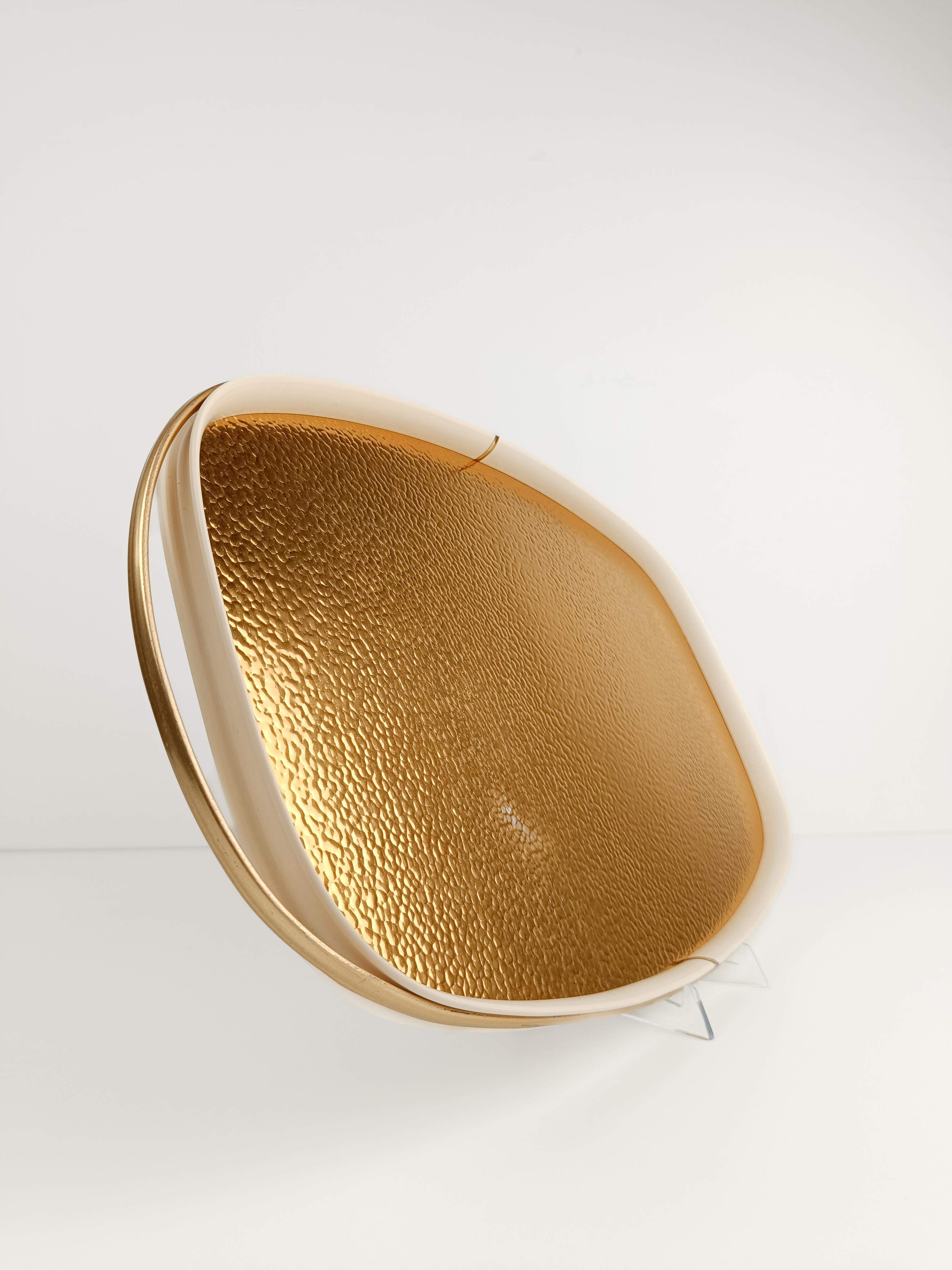 Vintage Oval Tray in Gilded Hammered Aluminum and Ivory Plastic, Italy 60s For Sale 12
