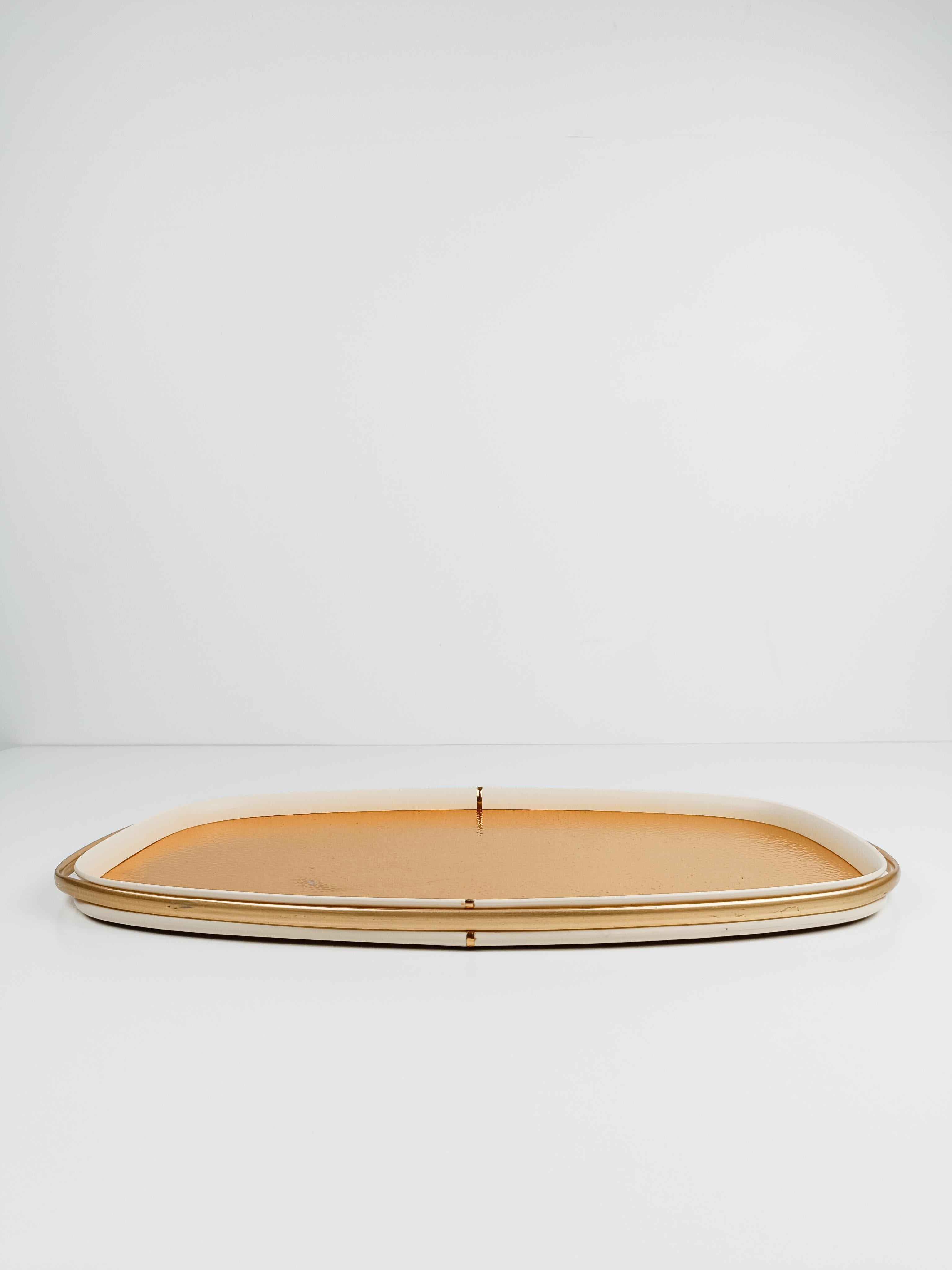 Vintage Oval Tray in Gilded Hammered Aluminum and Ivory Plastic, Italy 60s For Sale 1