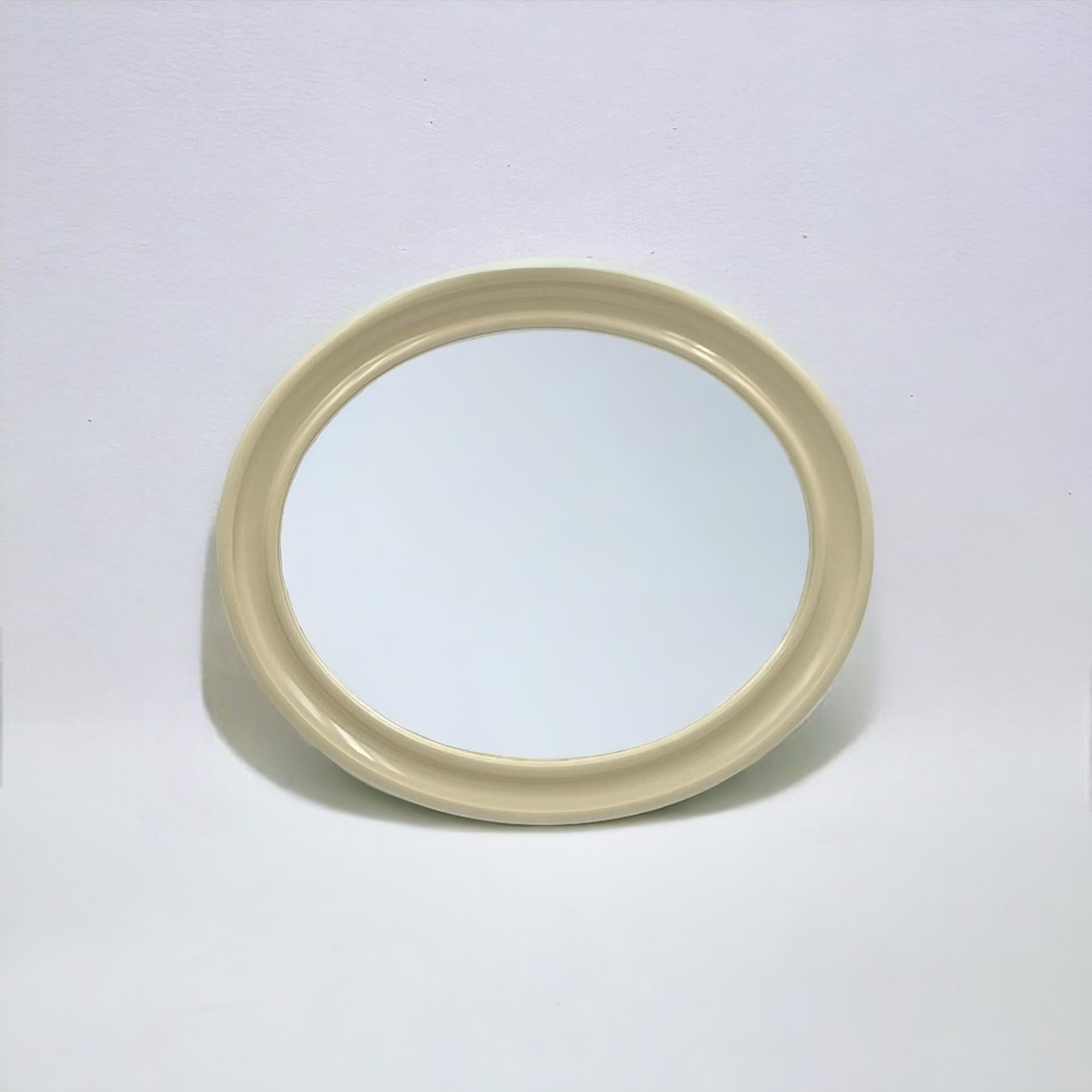 Vintage Oval Wall Mirror 'America' Carrara and Matta in Beige Bakelite, 1970s (Space Age) im Angebot
