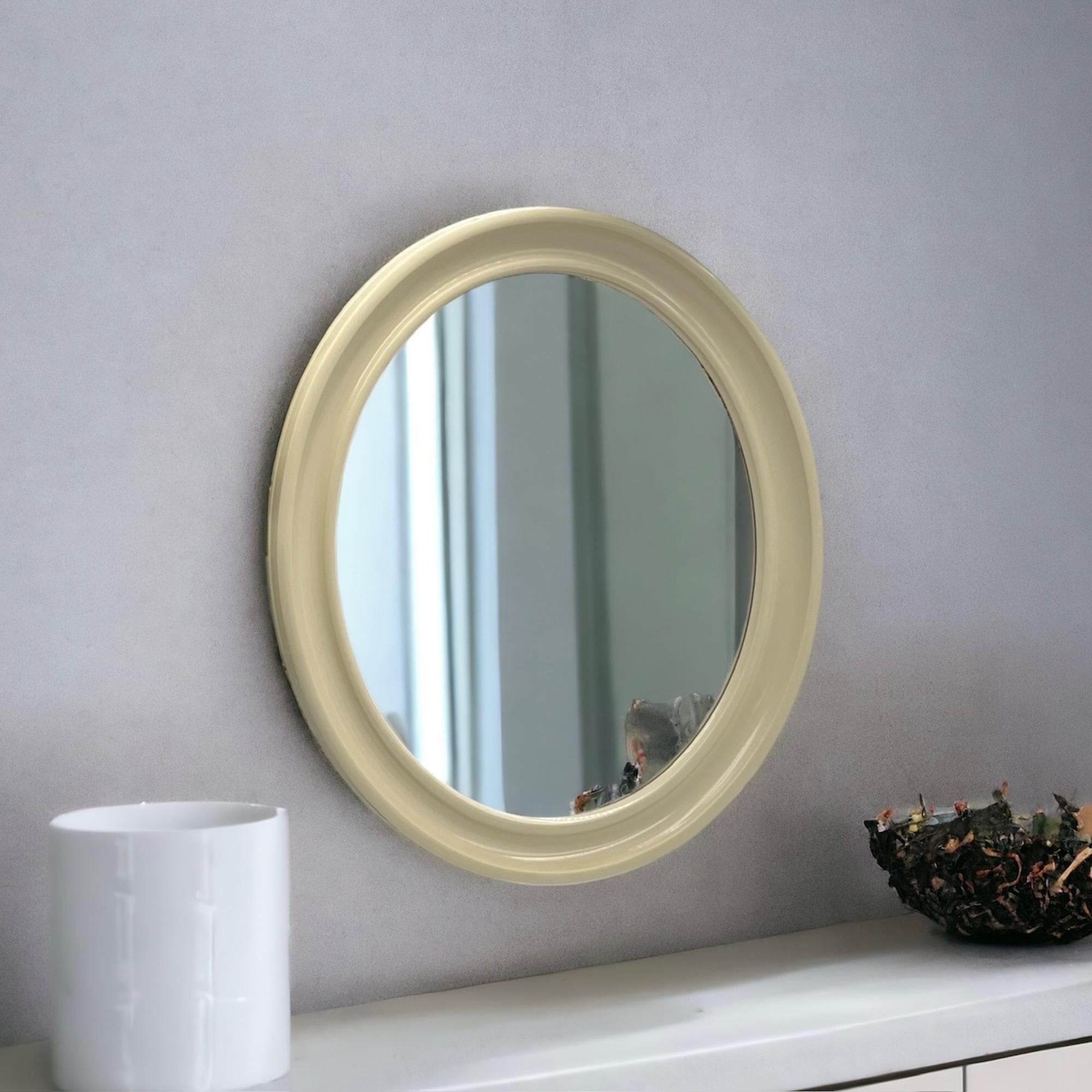 Vintage Oval Wall Mirror 'America' Carrara and Matta in Beige Bakelite, 1970s (Glas) im Angebot