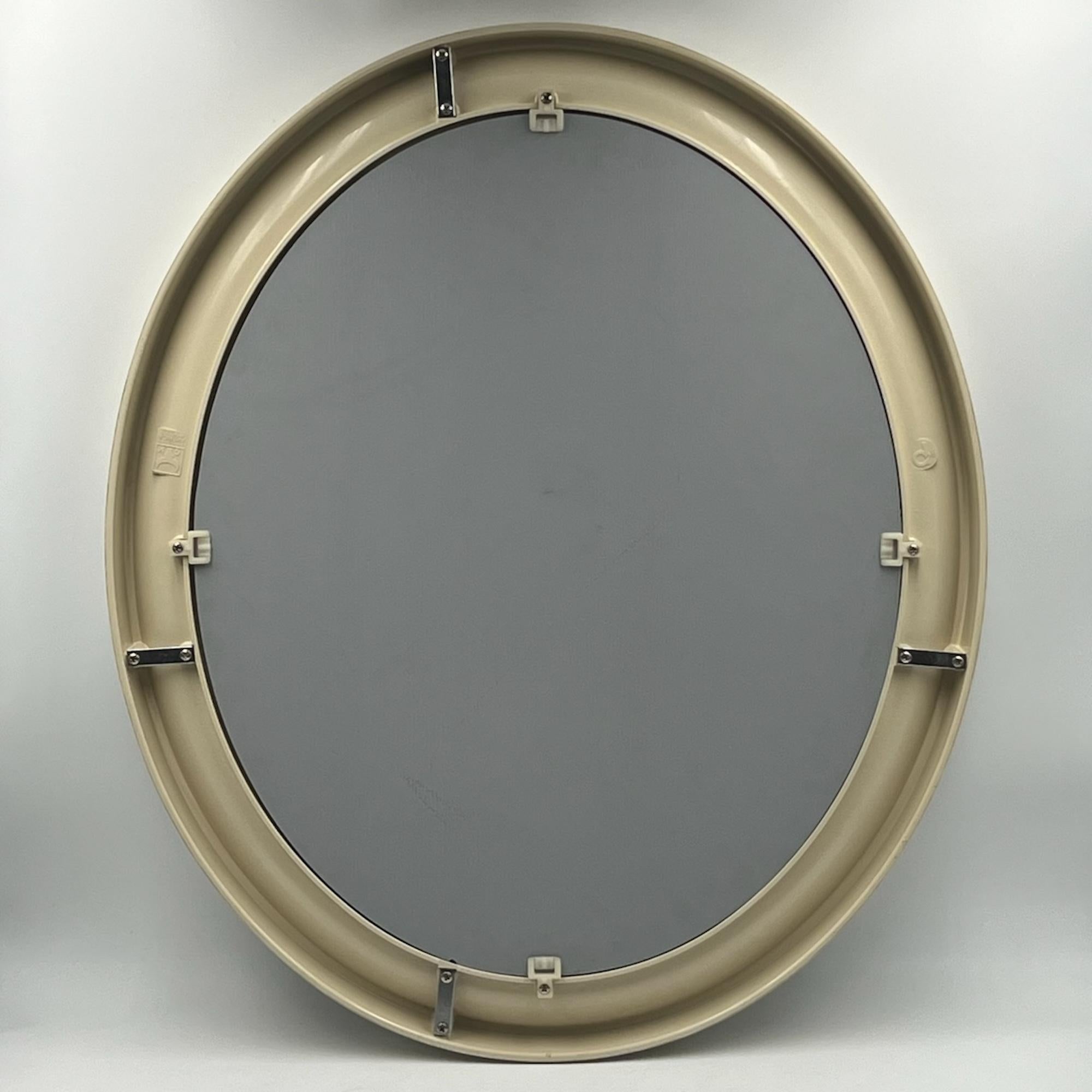 Vintage Oval Wall Mirror 'America' Carrara and Matta in Beige Bakelite, 1970s im Angebot 2