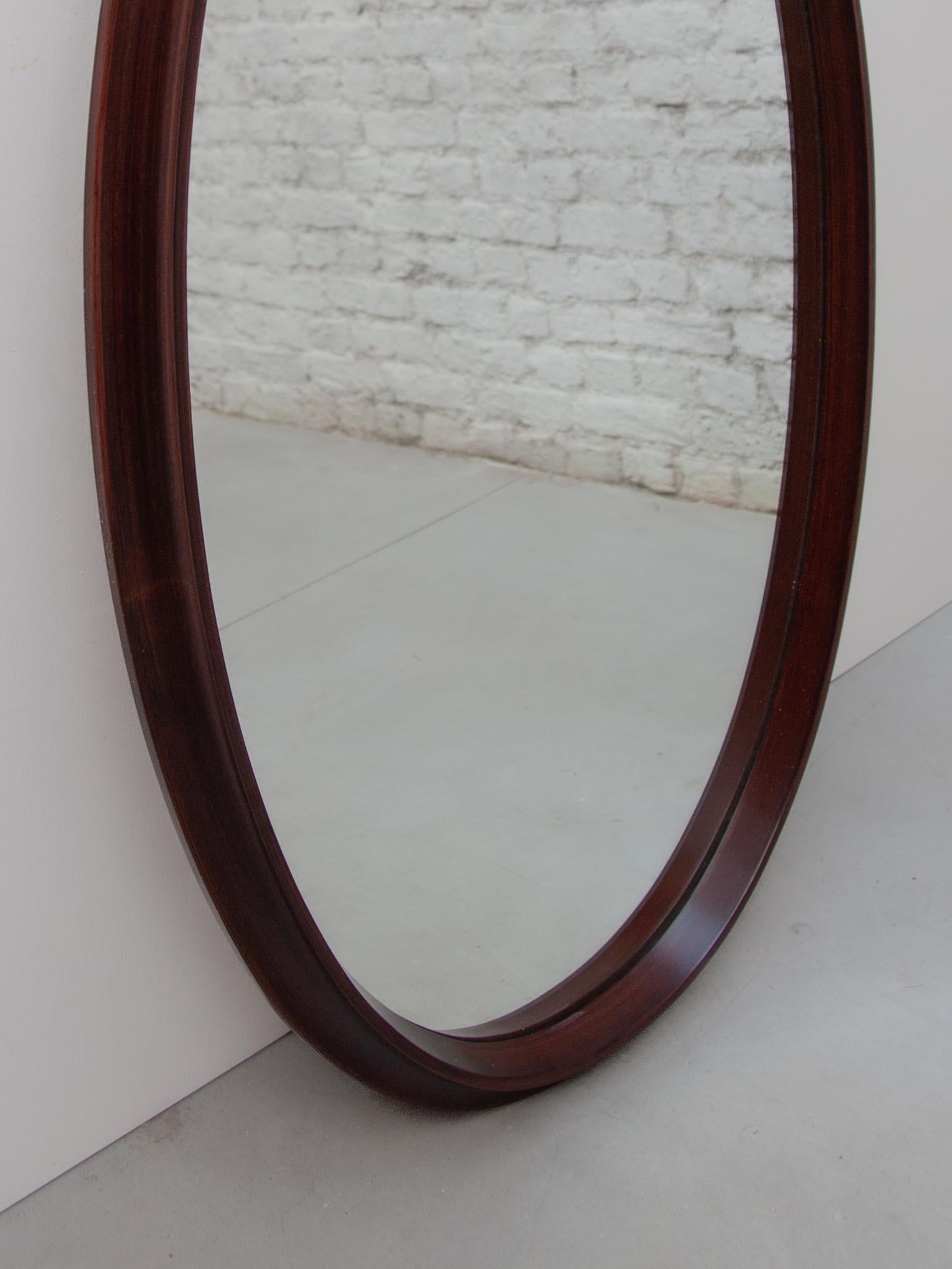 Vintage Oval Wall Mirror with Wooden Frame, 1960s In Good Condition For Sale In Antwerp, BE