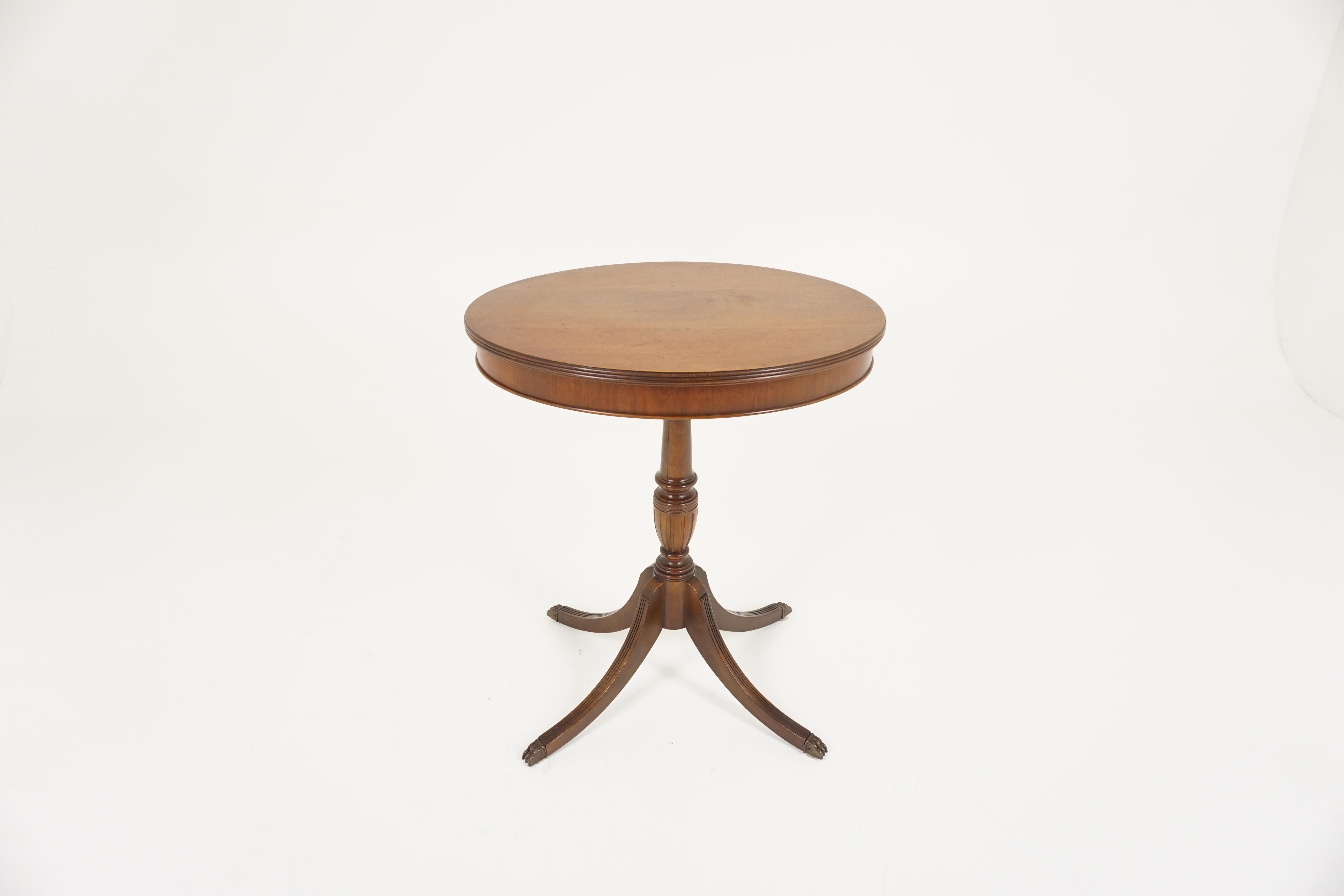 American Vintage Oval Walnut Table, Duncan Phyfe, on Tripod Base, America 1930s, B2051