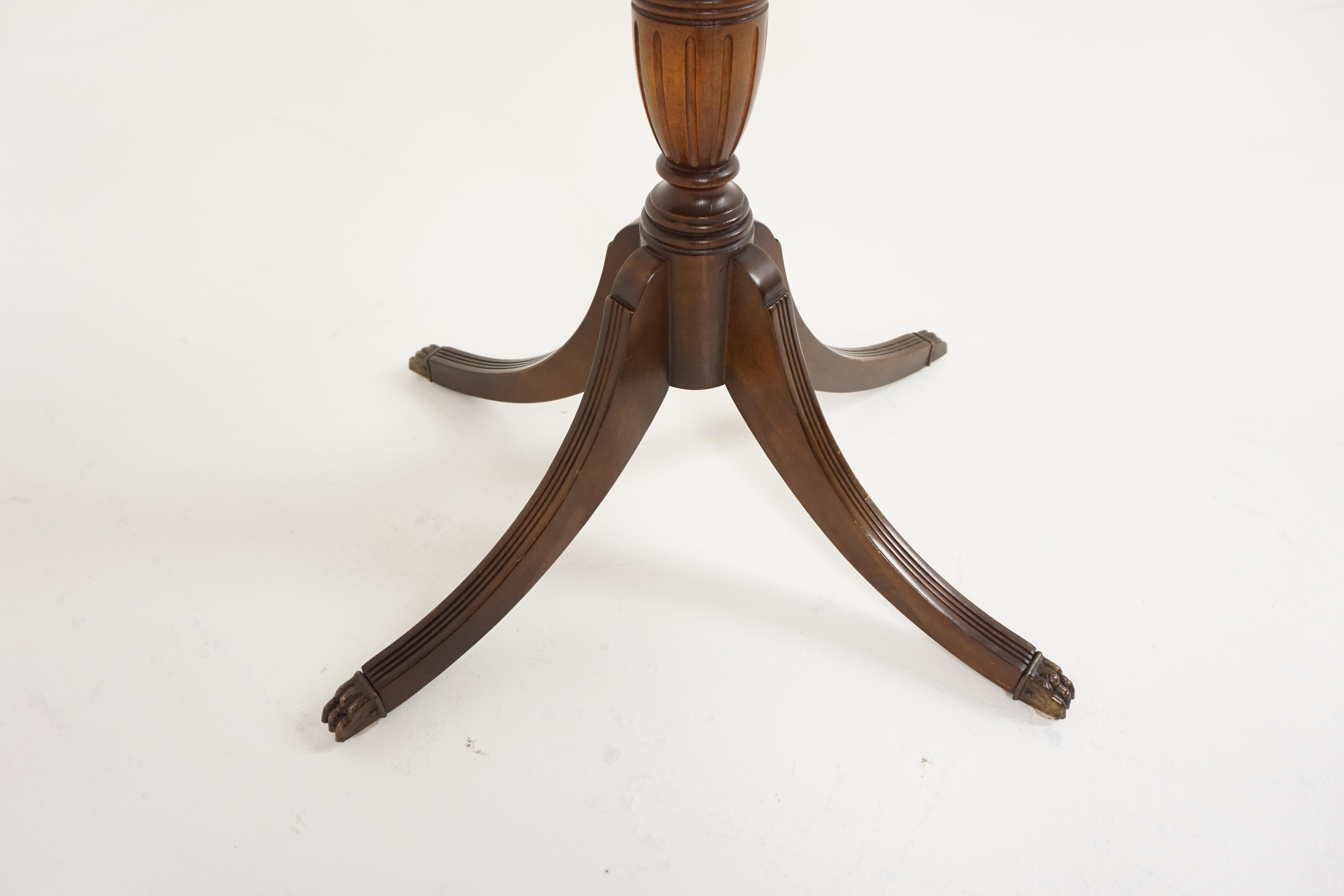 Vintage Oval Walnut Table, Duncan Phyfe, on Tripod Base, America 1930s, B2051 In Good Condition In Vancouver, BC