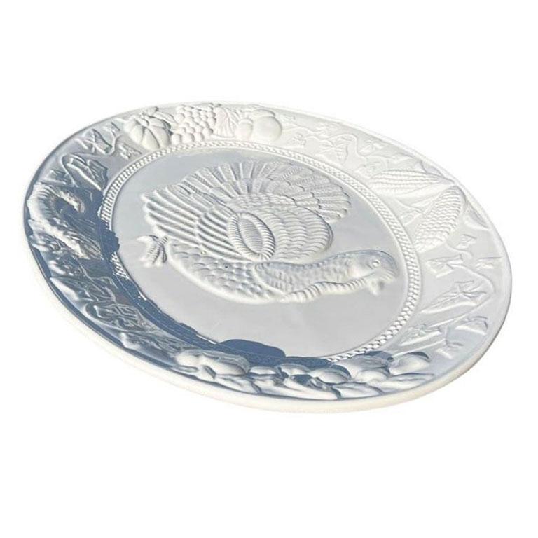 Plato ovalado vintage de cerámica blanca para servir el pavo de Acción de Gracias Hecho en Portugal en Bueno estado para la venta en Oklahoma City, OK