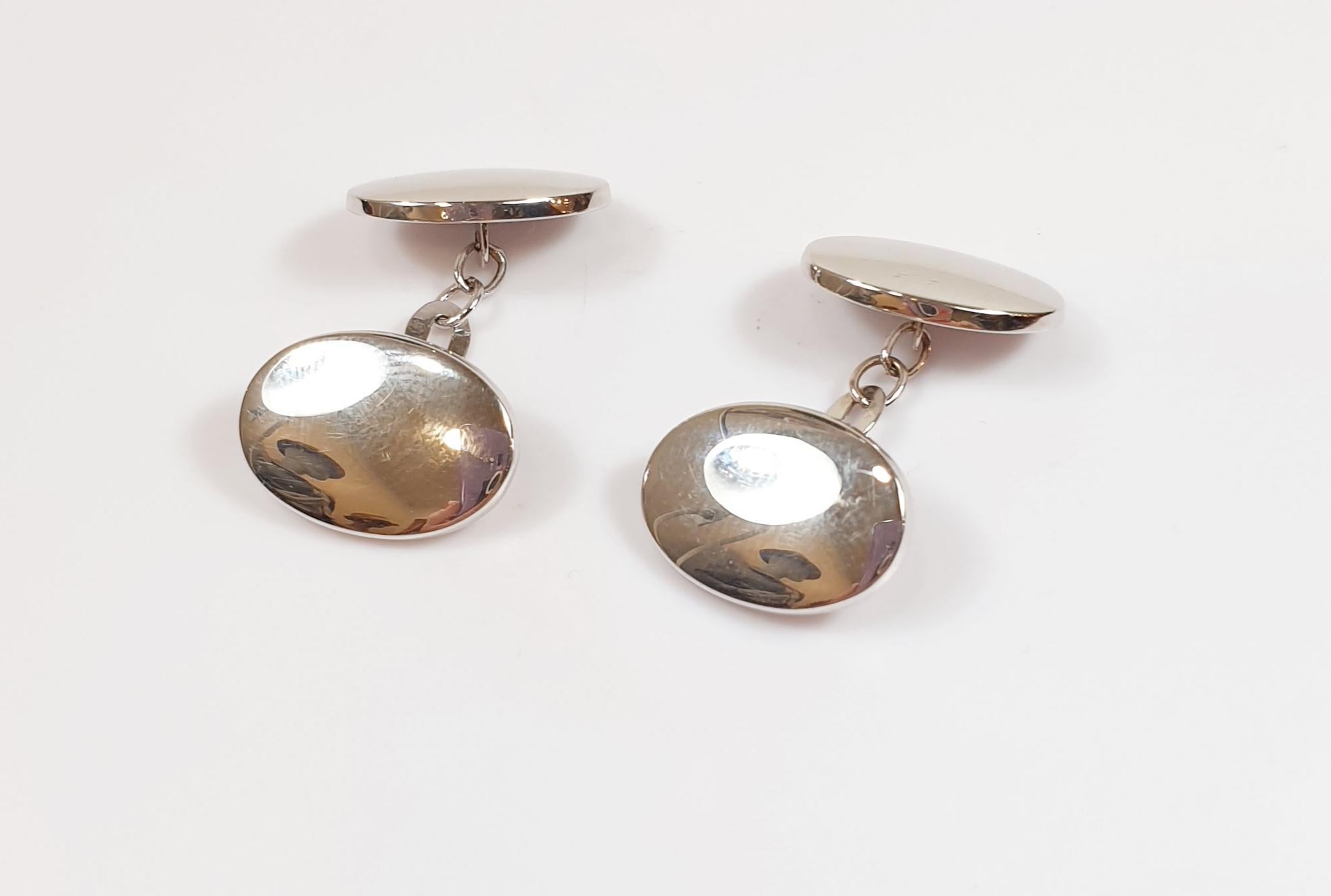 Vintage Oval White Gold Cufflinks
Cufflinks, a watch and a tie have always been distinctive signs of a true gentleman, since luxury is achieved.

MATERIALS
◘ Weight 5,74 gr


PRADERA is a second generation of a family run business jewelers of