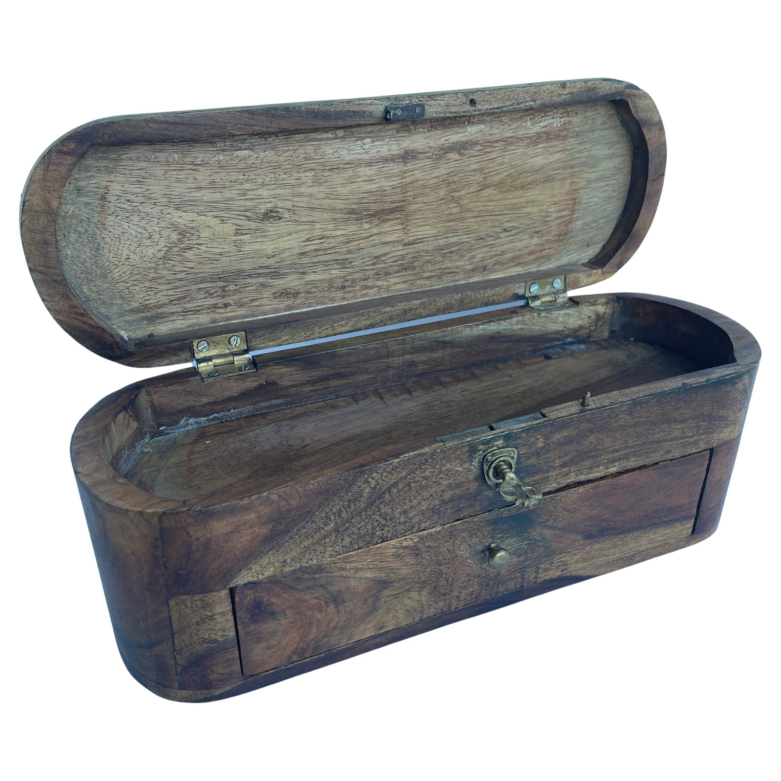 Ovales Schmuckkästchen aus Holz und Messing 2