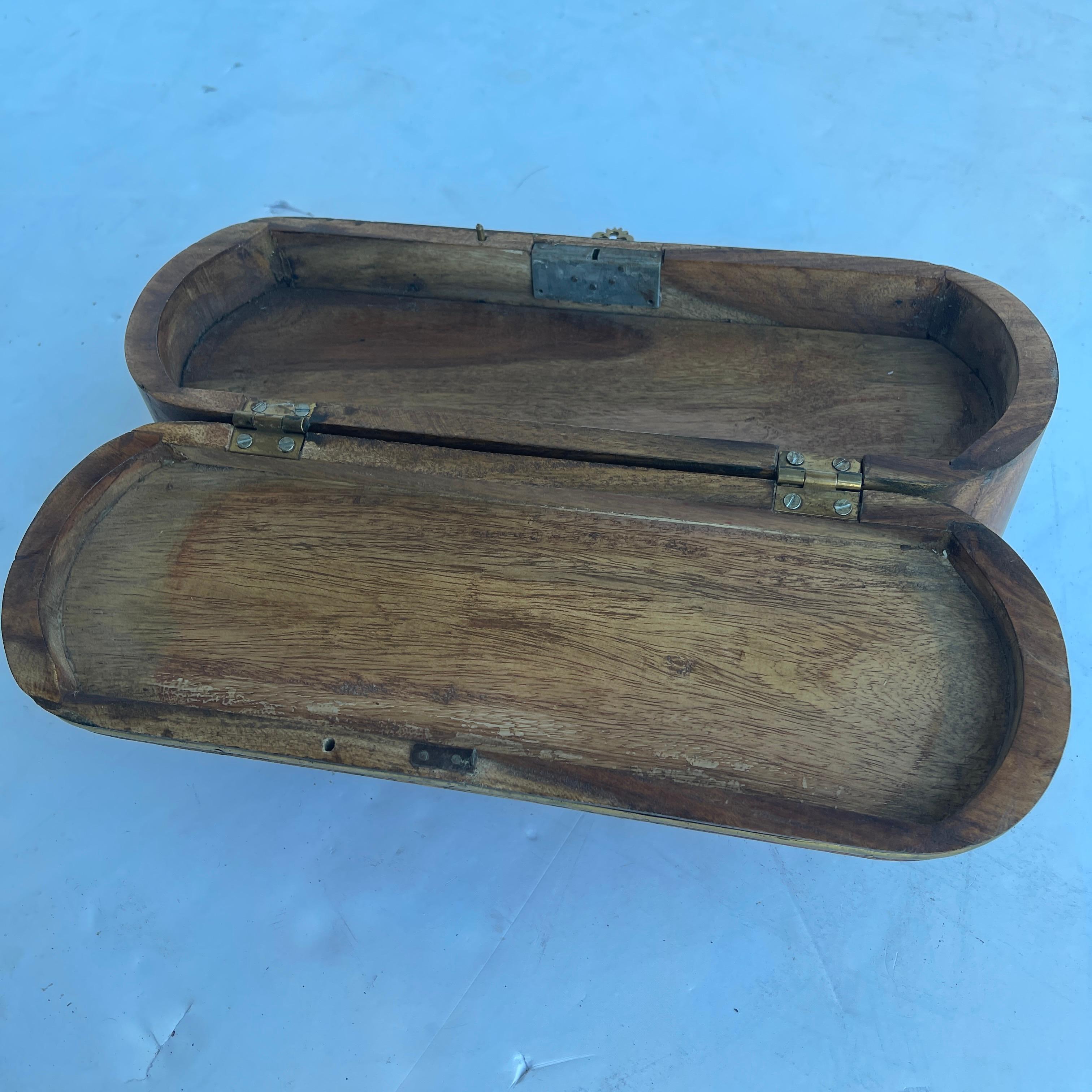 Vintage Oval Wood and Brass Jewelry Box For Sale 10