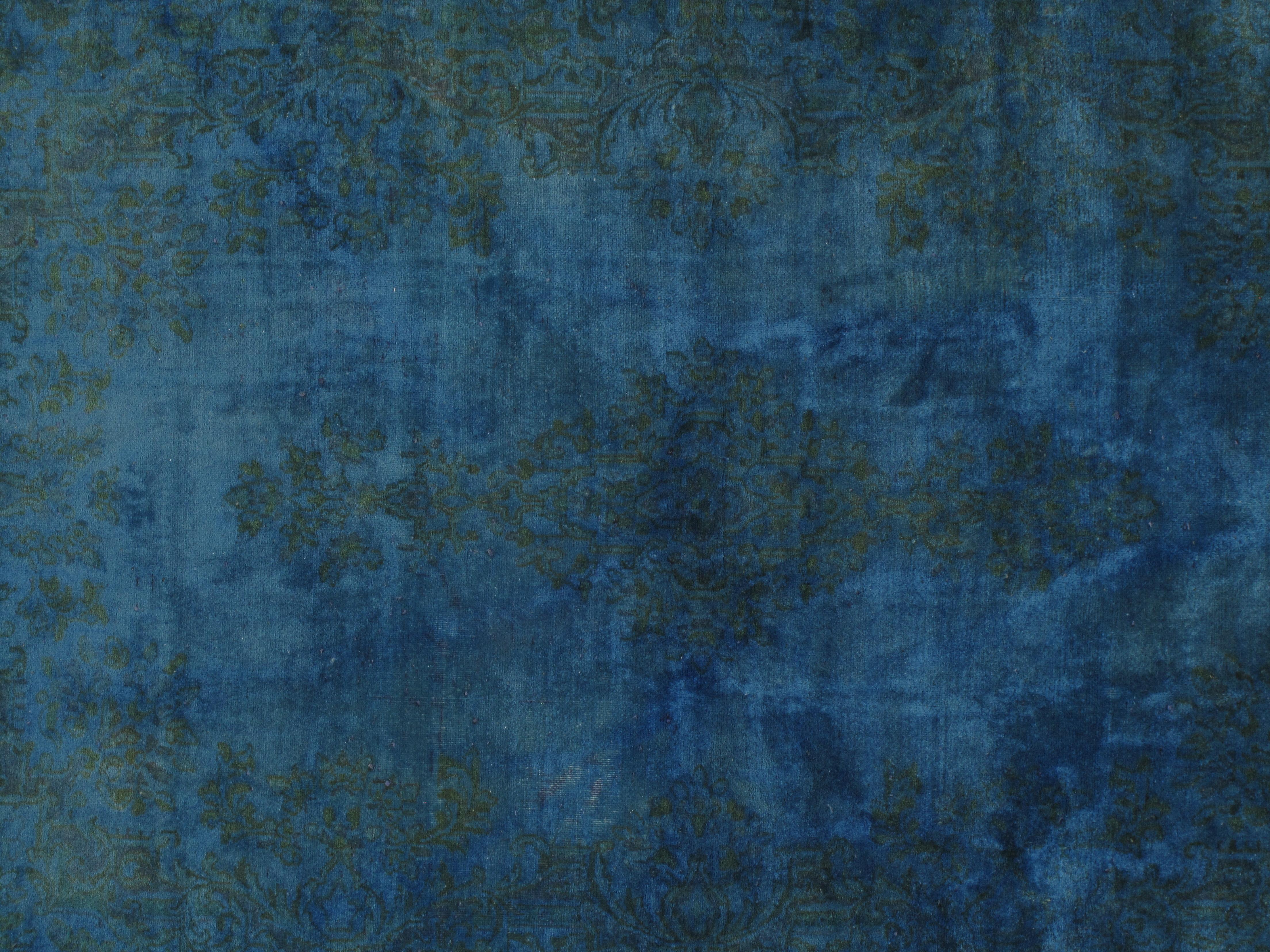 Vintage Circa 1920 Overdyed Kirman Wolle Akzent-Teppich Handgeknüpft 3'9 x 5' (Handgewebt) im Angebot