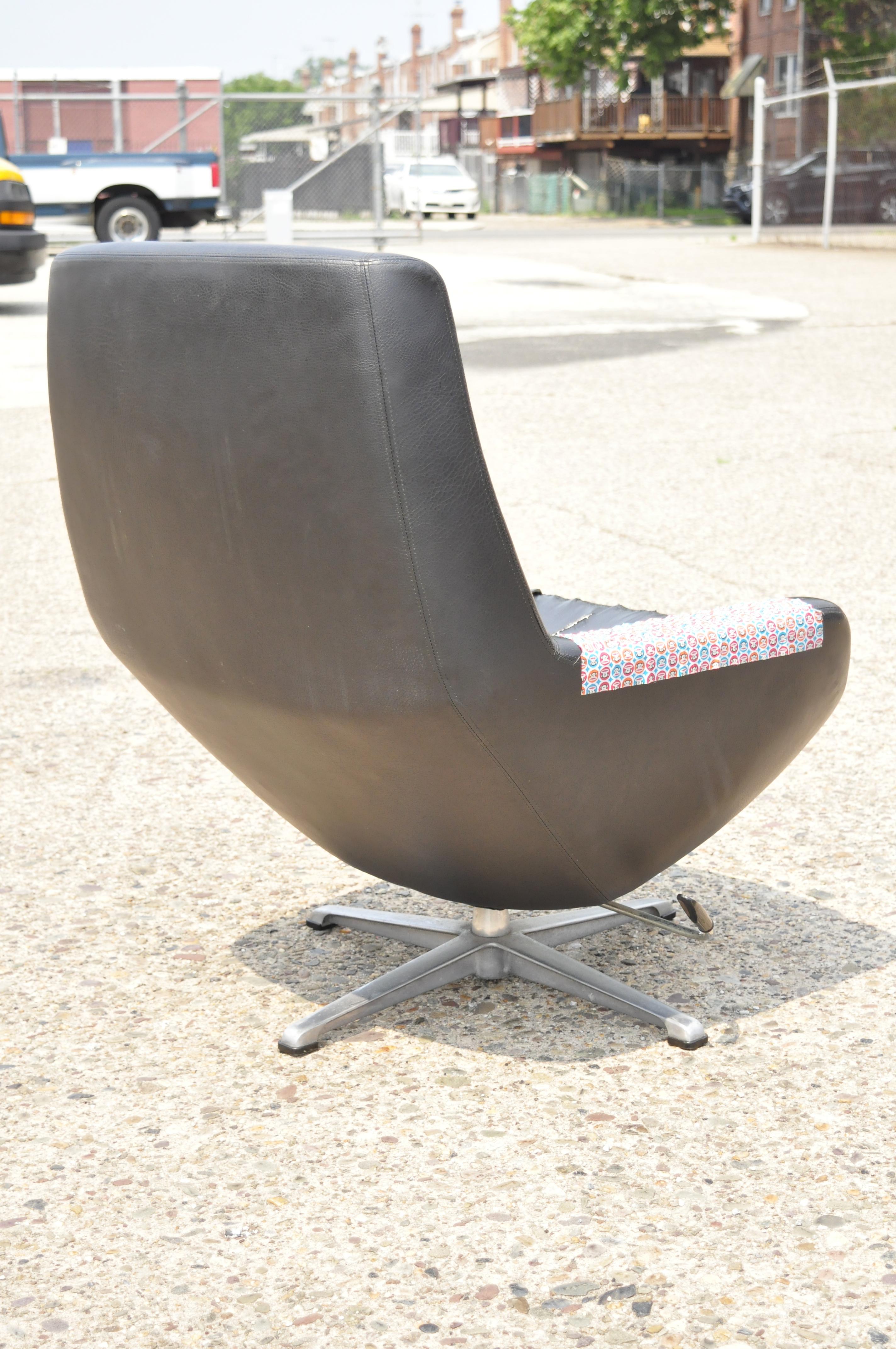 20th Century Vintage Overman Swedish Mid-Century Modern Swivel Pod Lounge Club Arm Chair