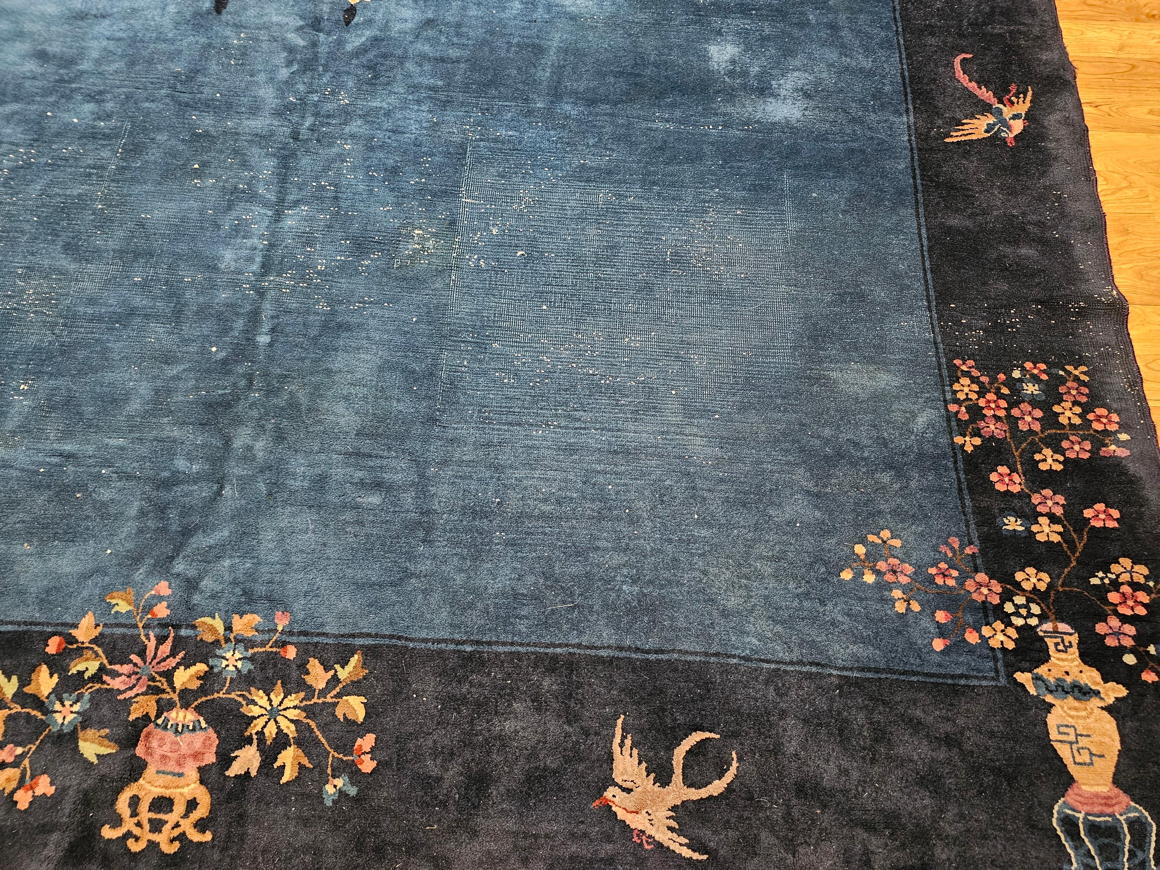 Alfombra china Art Decó vintage de gran tamaño en azul con fénix y motivos simbólicos en venta 5
