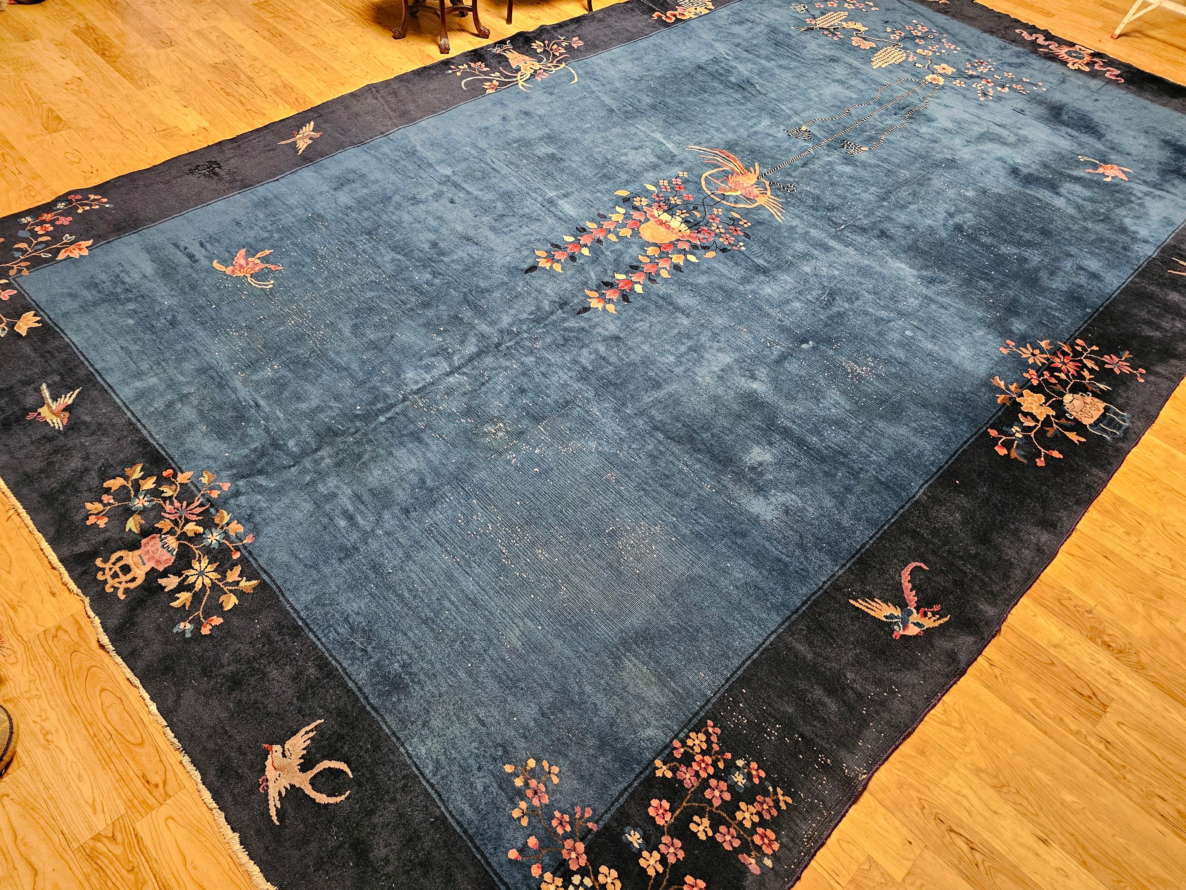 Alfombra china Art Decó vintage de gran tamaño en azul con fénix y motivos simbólicos en venta 10