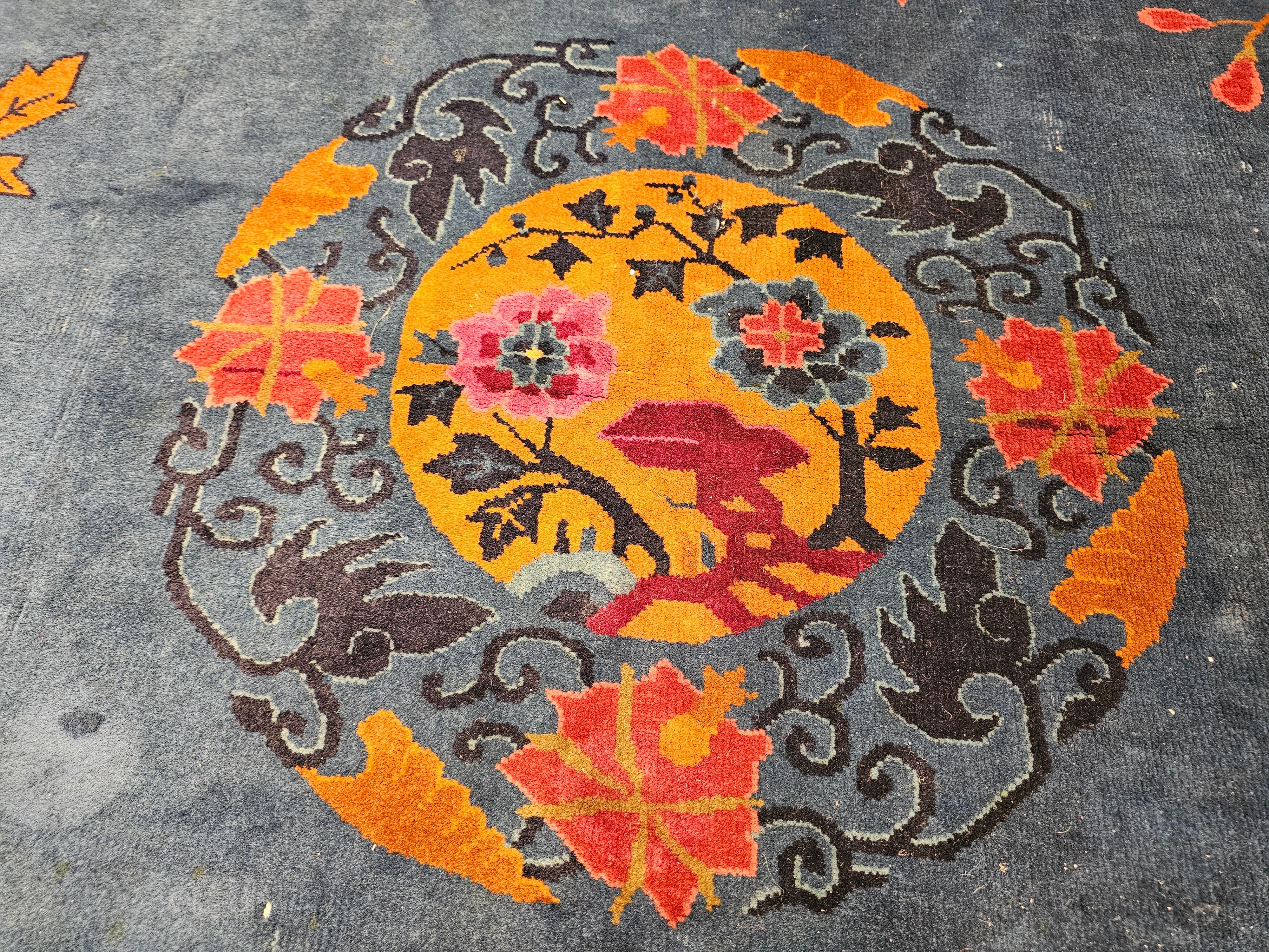 Alfombra china Art Decó vintage de gran tamaño en azul francés, rosa, verde y rojo en venta 5